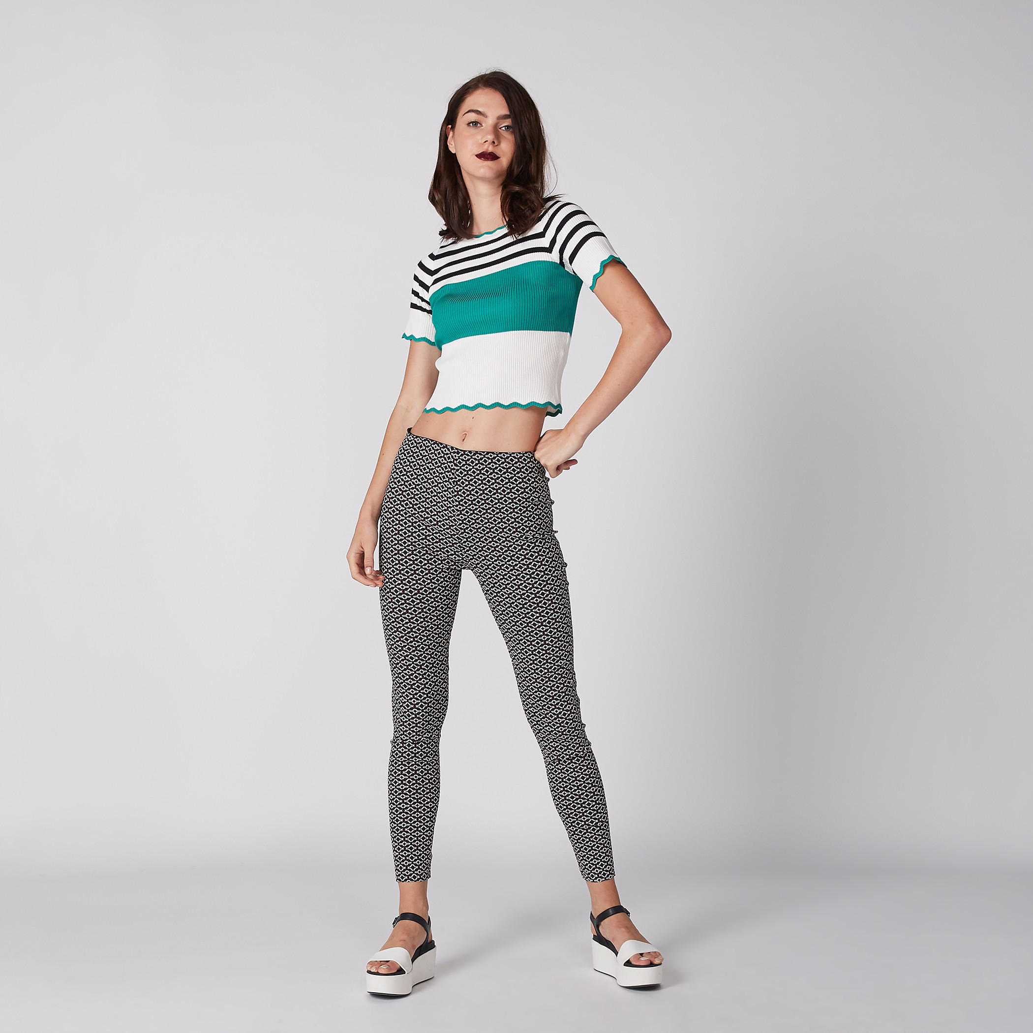 بلوزة مقلمة بياقة مستديرة وأكمام قصيرة-women-clothing-shirtsandblouses-blouses-image-4