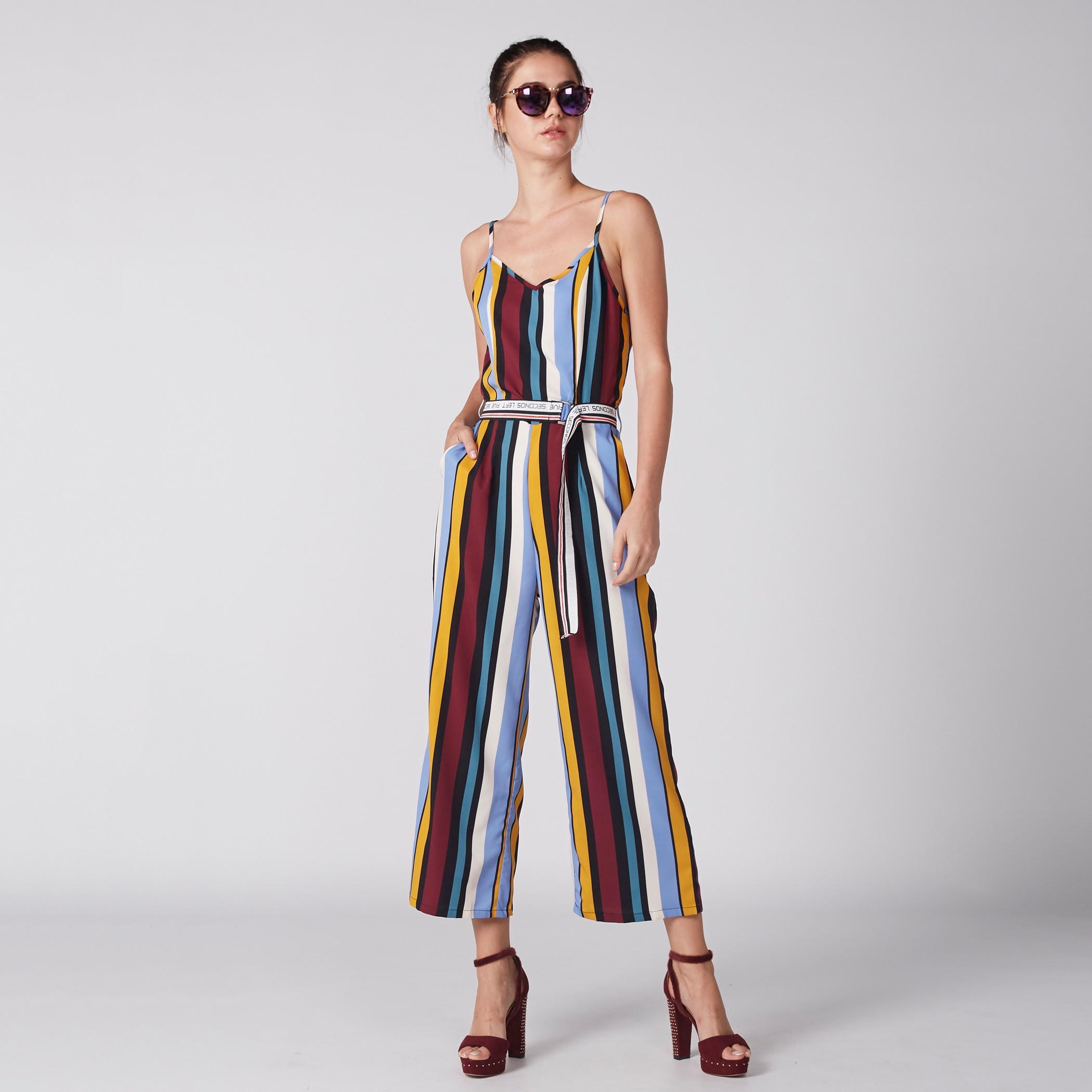 أفرول مقلّم دون أكمام بحزام وحمالات رفيعة-women-clothing-jumpsuits-image-1