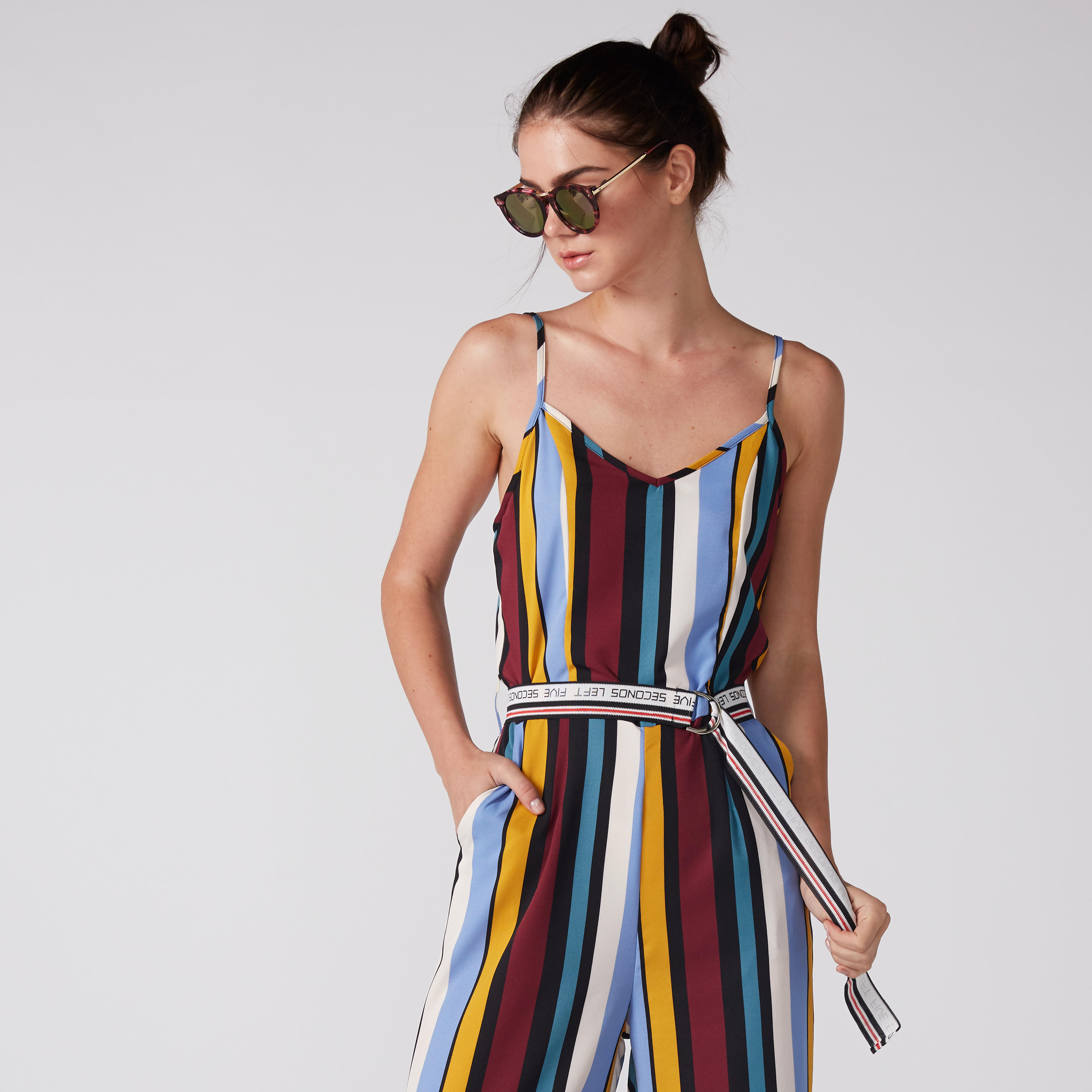 أفرول مقلّم دون أكمام بحزام وحمالات رفيعة-women-clothing-jumpsuits-image-4