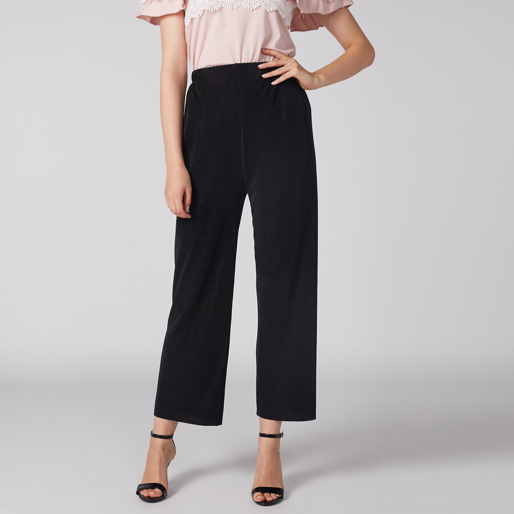 بنطال واسع الساقين بارز الملمس بخصر مطّاطي-women-clothing-bottoms-trousers-image-1