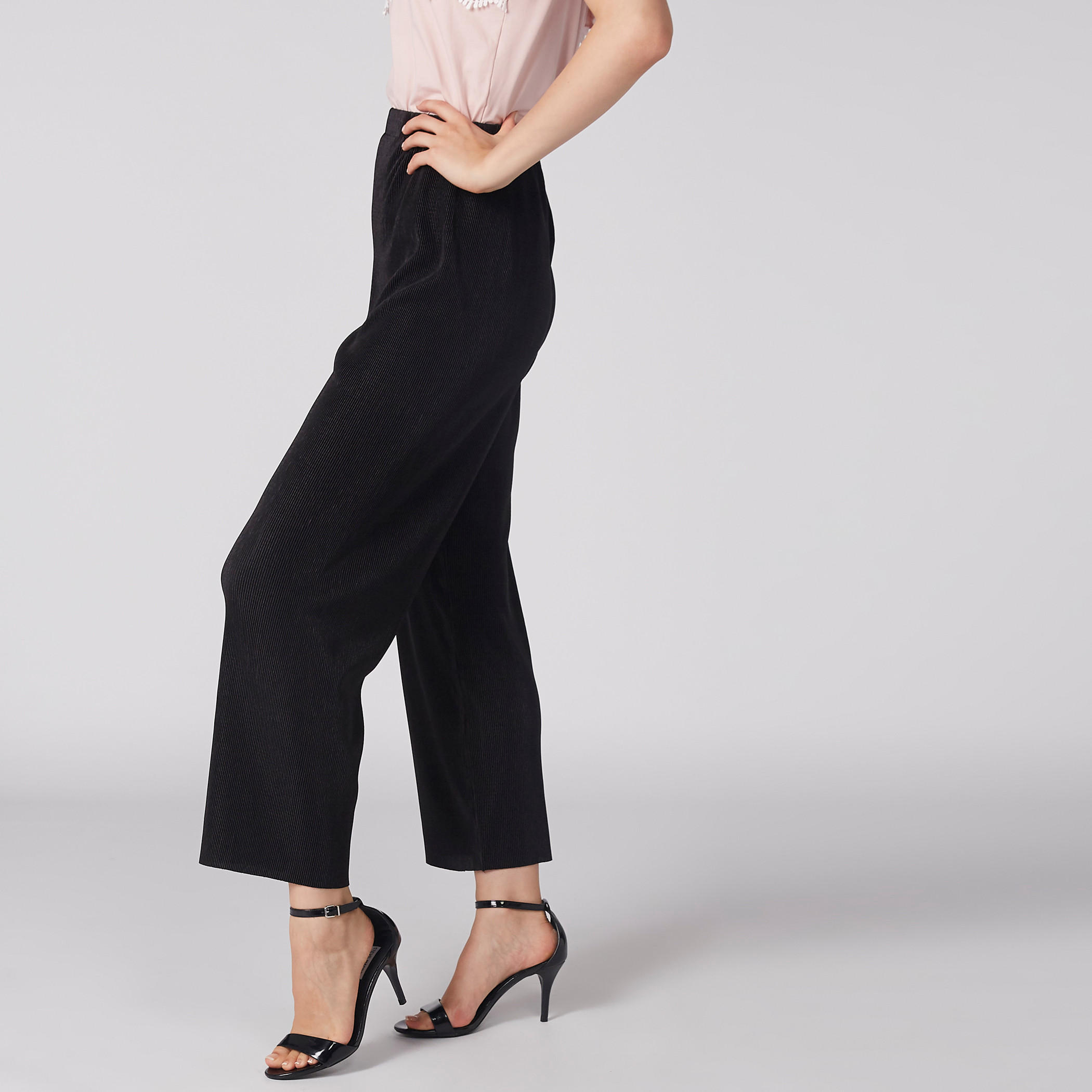 بنطال واسع الساقين بارز الملمس بخصر مطّاطي-women-clothing-bottoms-trousers-image-3