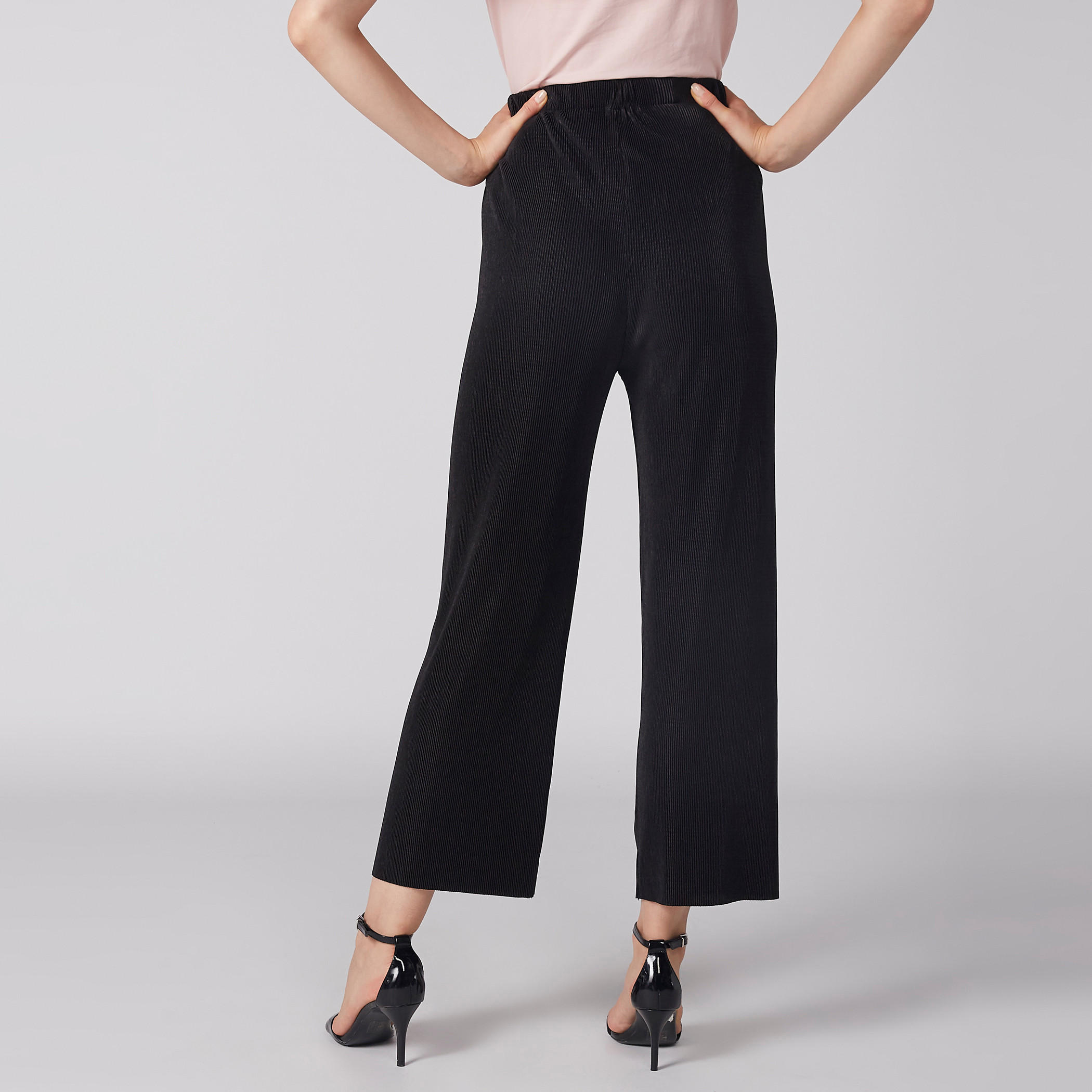 بنطال واسع الساقين بارز الملمس بخصر مطّاطي-women-clothing-bottoms-trousers-image-4