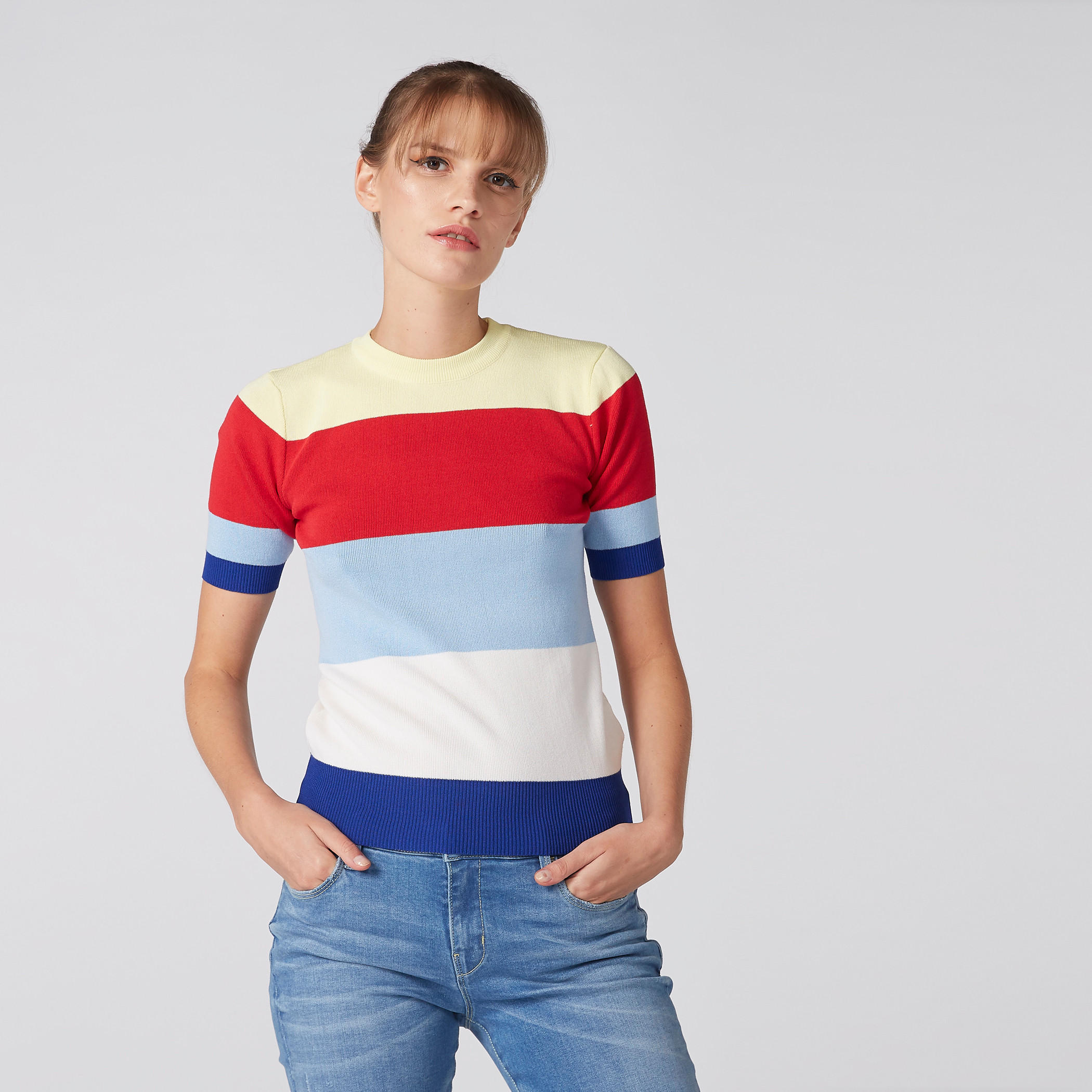 بلوزة بياقة مستديرة وأكمام قصيرة-women-clothing-tshirts-image-1