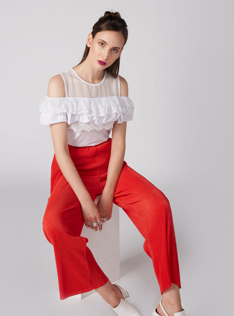 بلوزة بأكتاف مكشوفة وياقة مستديرة وتفاصيل دانتيل-women-clothing-shirtsandblouses-blouses-image-2