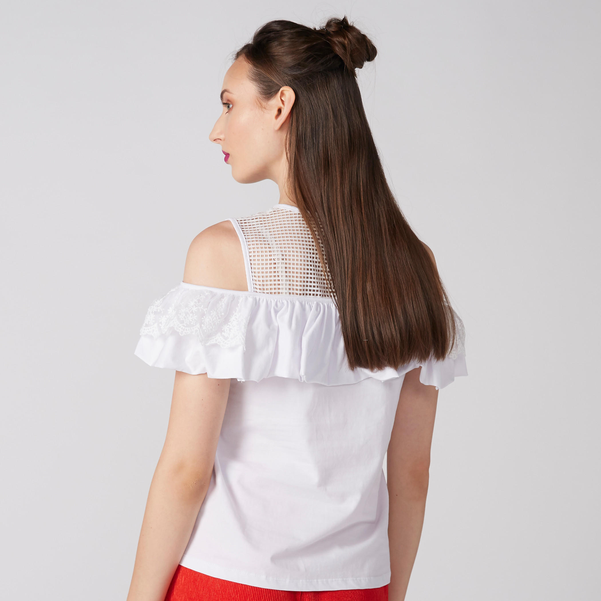 بلوزة بأكتاف مكشوفة وياقة مستديرة وتفاصيل دانتيل-women-clothing-shirtsandblouses-blouses-image-3