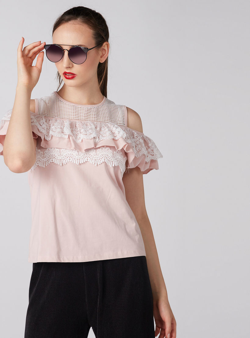 بلوزة مكشوفة الأكتاف بياقة مستديرة وتفاصيل كشكش ودانتيل-women-clothing-shirtsandblouses-blouses-image-1