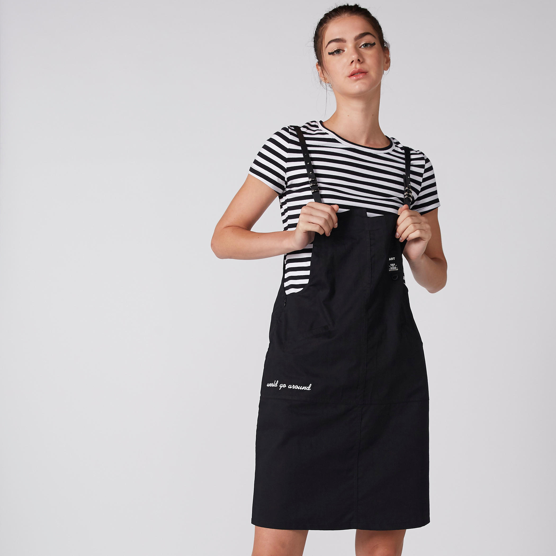 مريلة بجيوب مع تيشيرت مقلّم-women-clothing-dresses-image-1