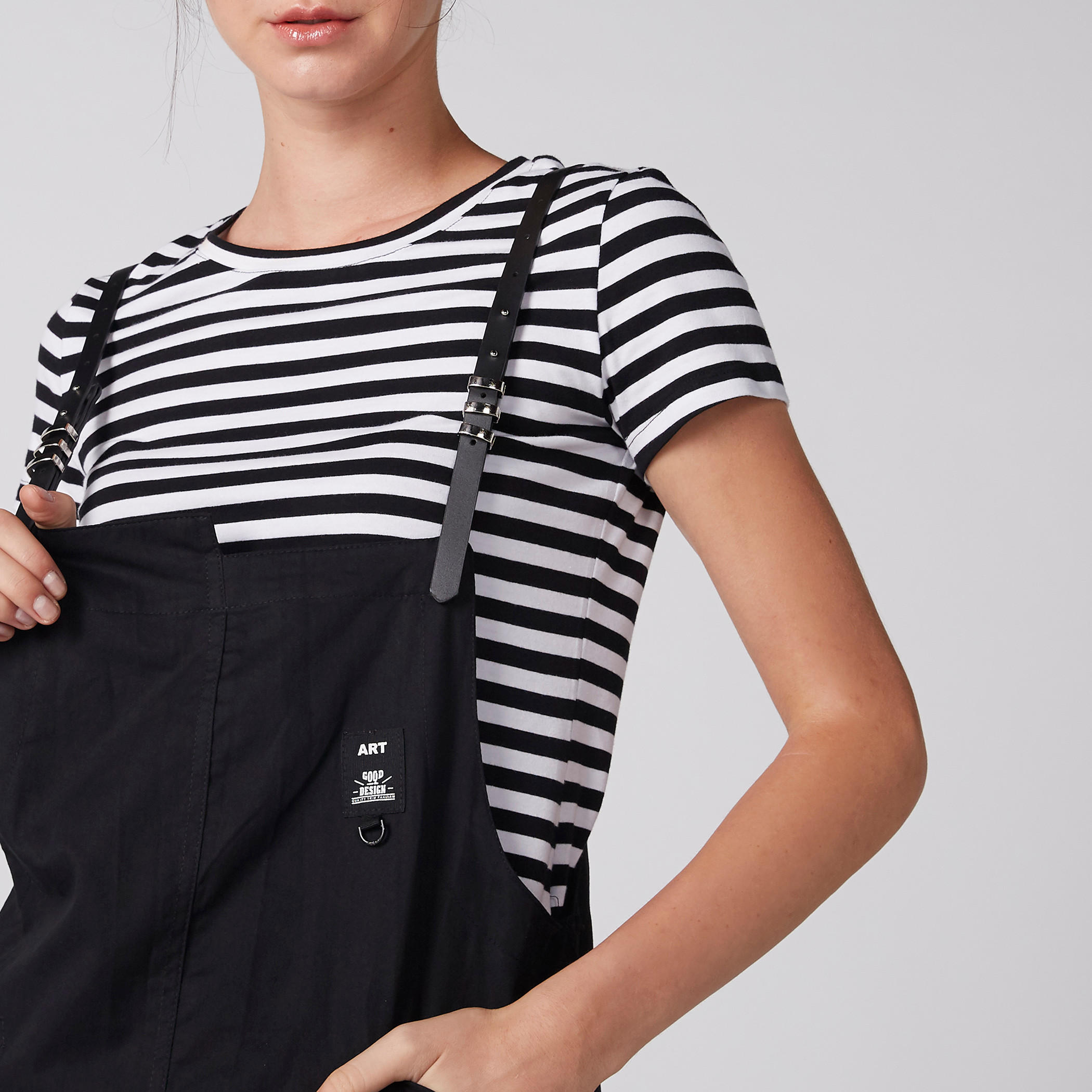 مريلة بجيوب مع تيشيرت مقلّم-women-clothing-dresses-image-2