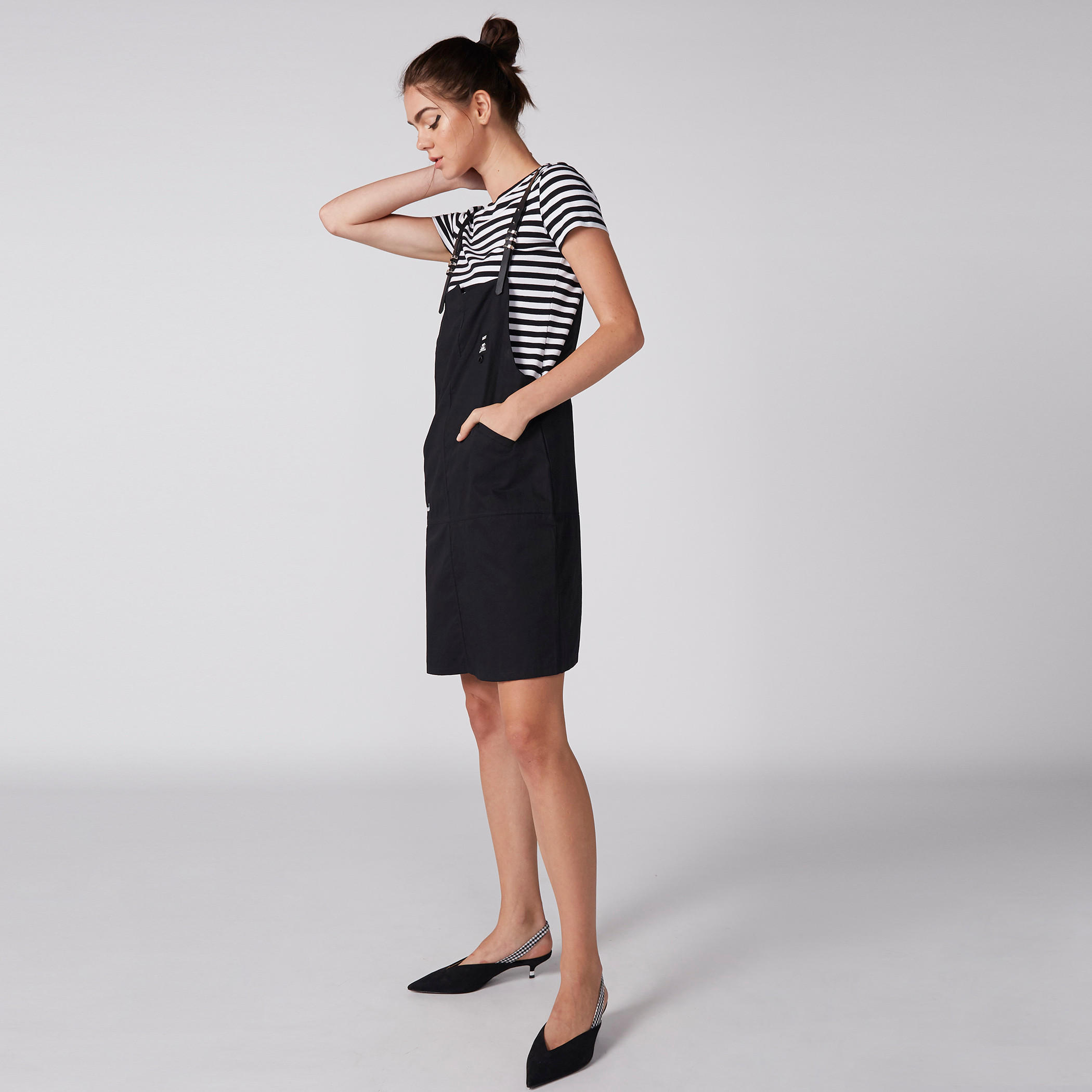 مريلة بجيوب مع تيشيرت مقلّم-women-clothing-dresses-image-3