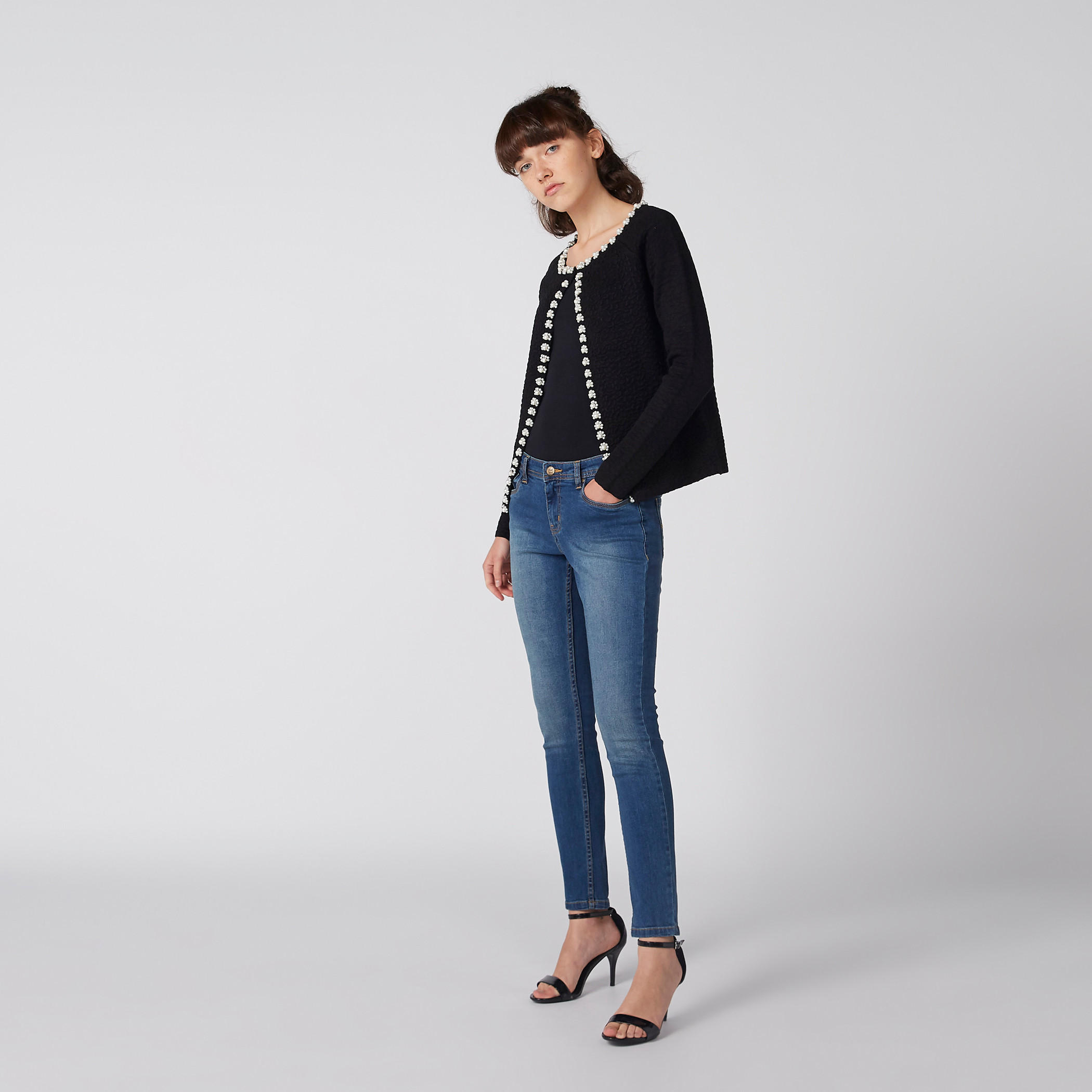 جاكيت بتفاصيل لؤلؤ وأكمام طويلة-women-winterwear-coatsandjackets-jackets-image-4