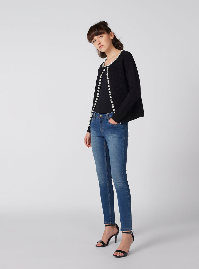 جاكيت بتفاصيل لؤلؤ وأكمام طويلة-women-winterwear-coatsandjackets-jackets-image-4