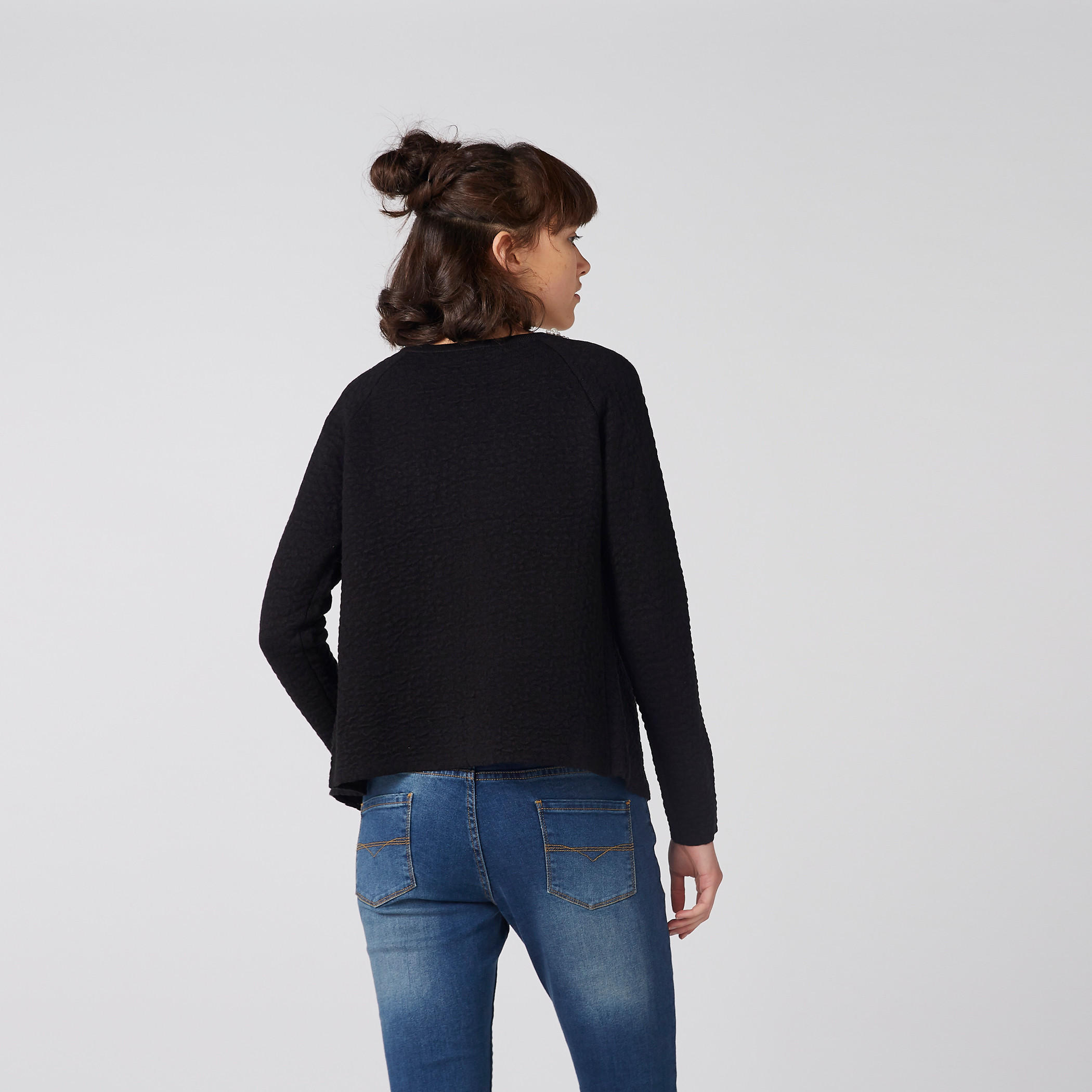 جاكيت بتفاصيل لؤلؤ وأكمام طويلة-women-winterwear-coatsandjackets-jackets-image-2