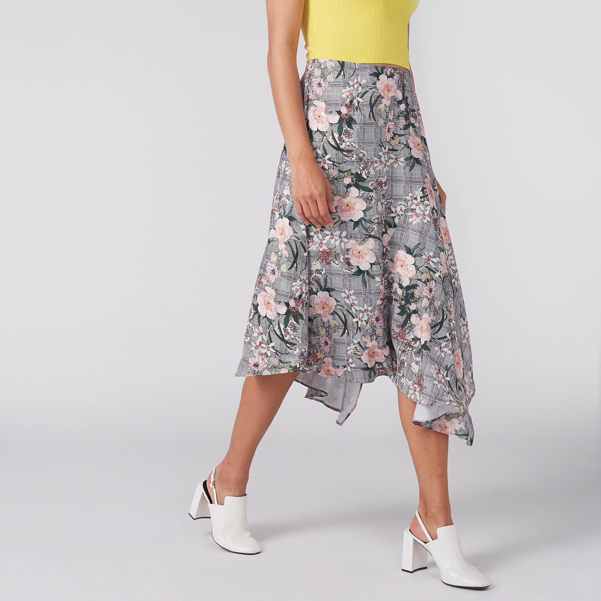 تنورة متوسطة الطول بحوّاف غير مستوية وطبعات أزهار-women-clothing-bottoms-skirts-image-1