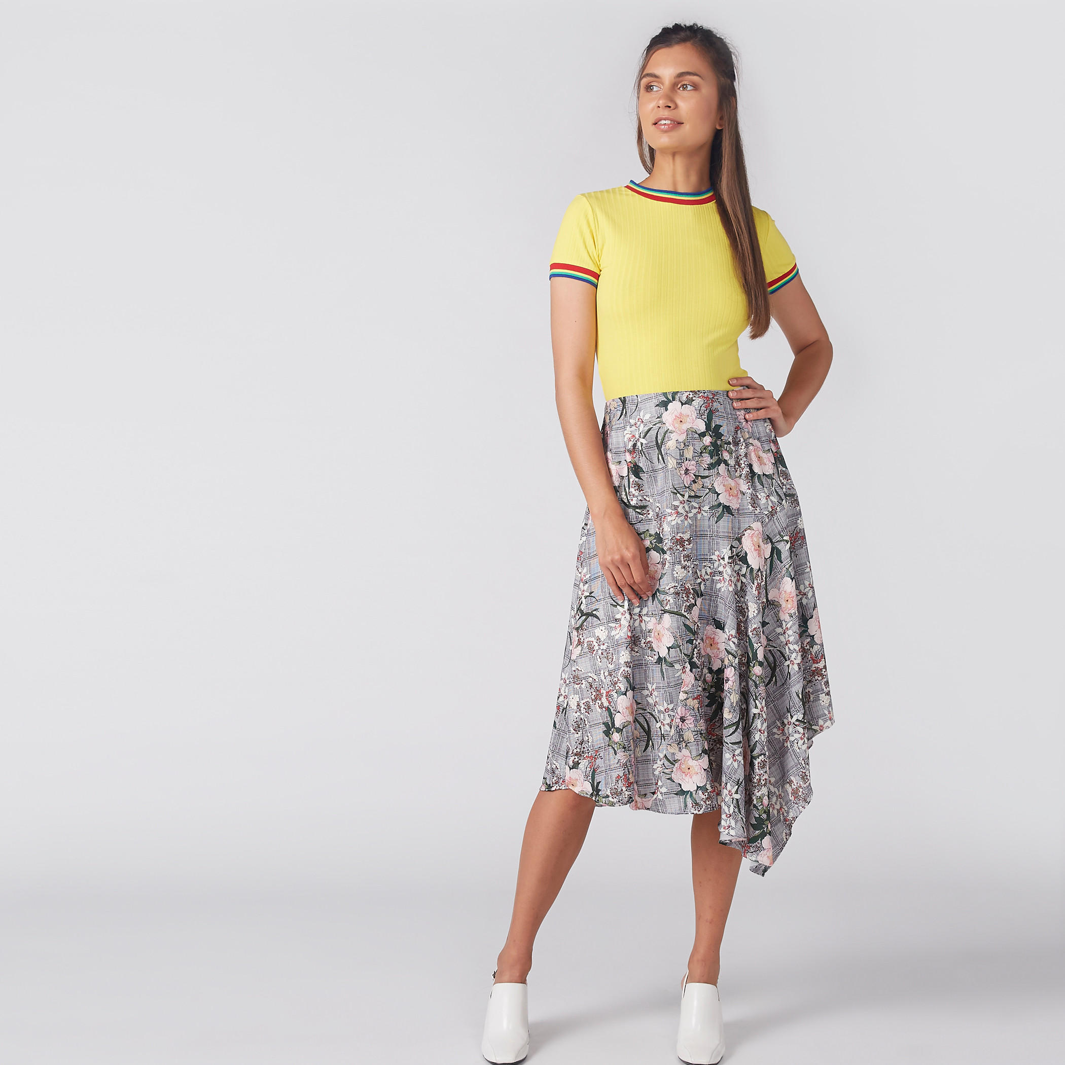 تنورة متوسطة الطول بحوّاف غير مستوية وطبعات أزهار-women-clothing-bottoms-skirts-image-2