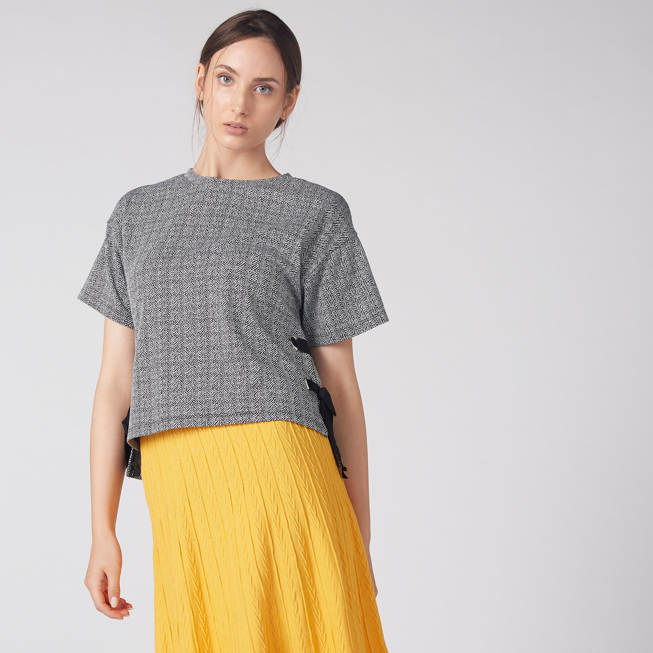 بلوزة بارزة الملمس بياقة مستديرة وأكمام قصيرة-women-clothing-shirtsandblouses-blouses-image-1