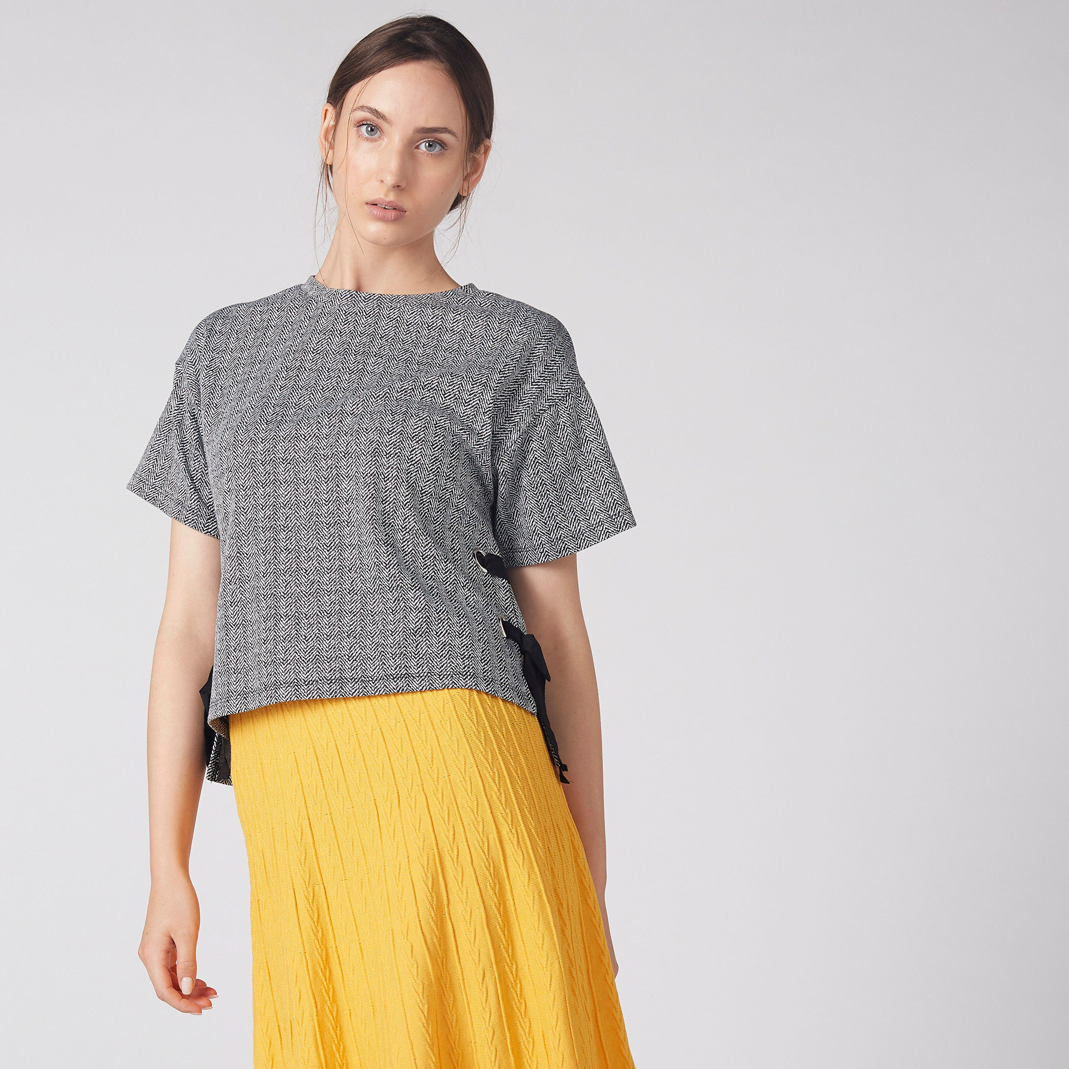 بلوزة بارزة الملمس بياقة مستديرة وأكمام قصيرة-women-clothing-shirtsandblouses-blouses-image-1