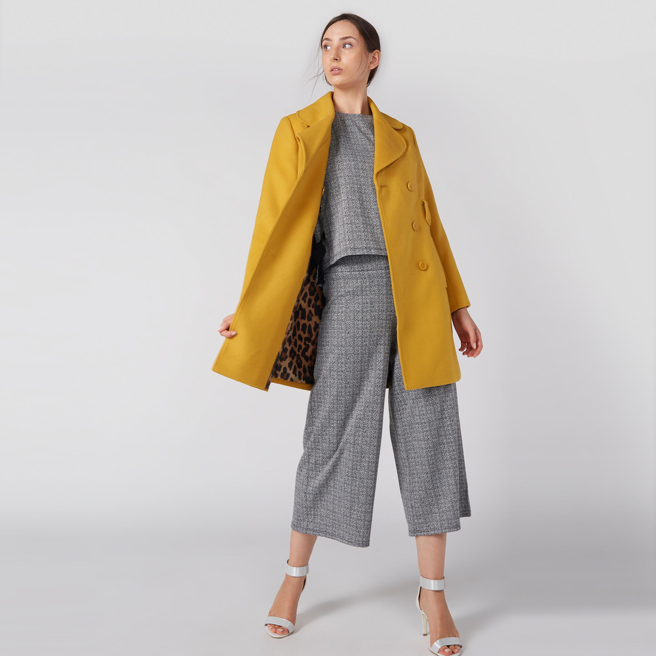 بنطال واسع الساقين بارز الملمس بإغلاق مطّاطي-women-clothing-bottoms-trousers-image-1