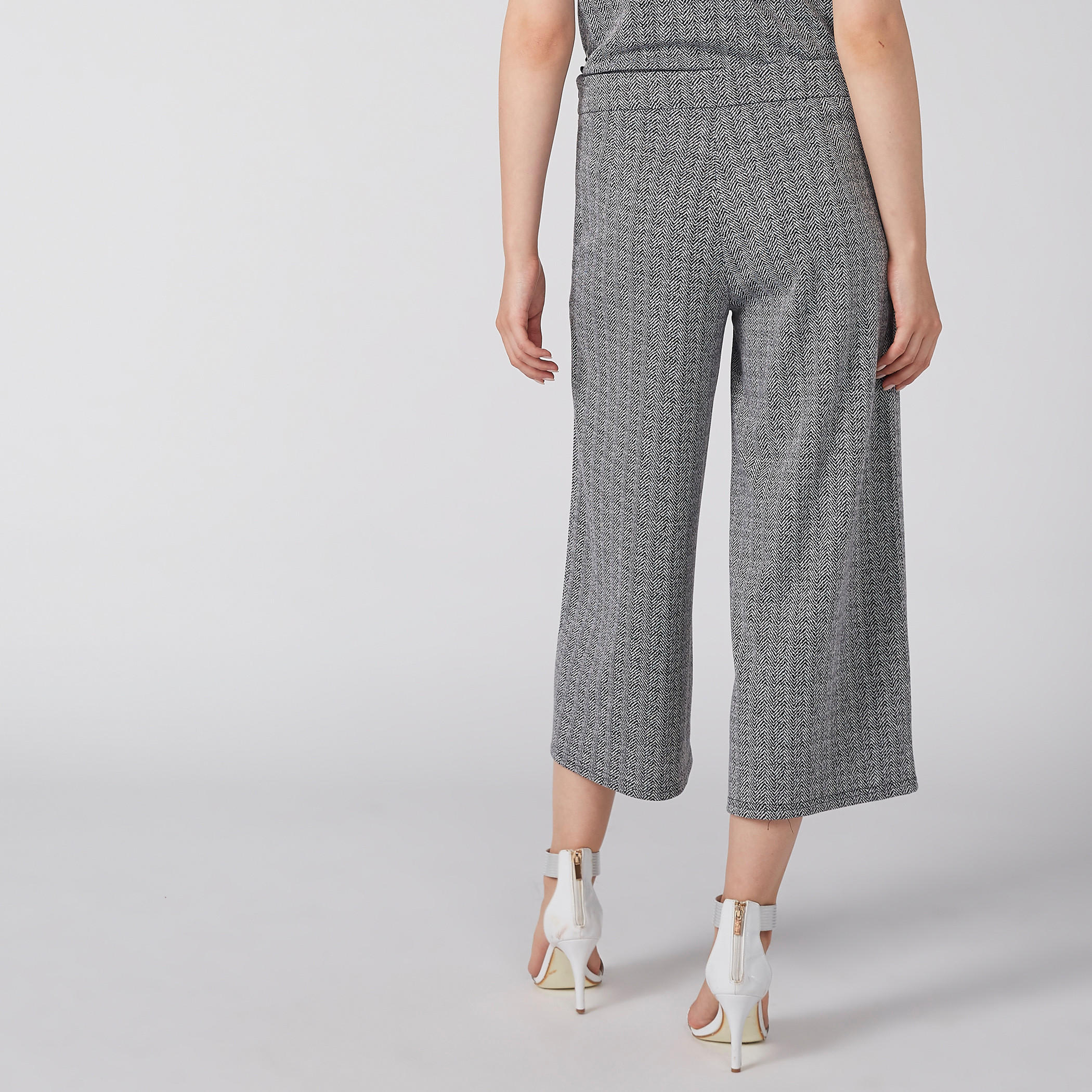 بنطال واسع الساقين بارز الملمس بإغلاق مطّاطي-women-clothing-bottoms-trousers-image-5