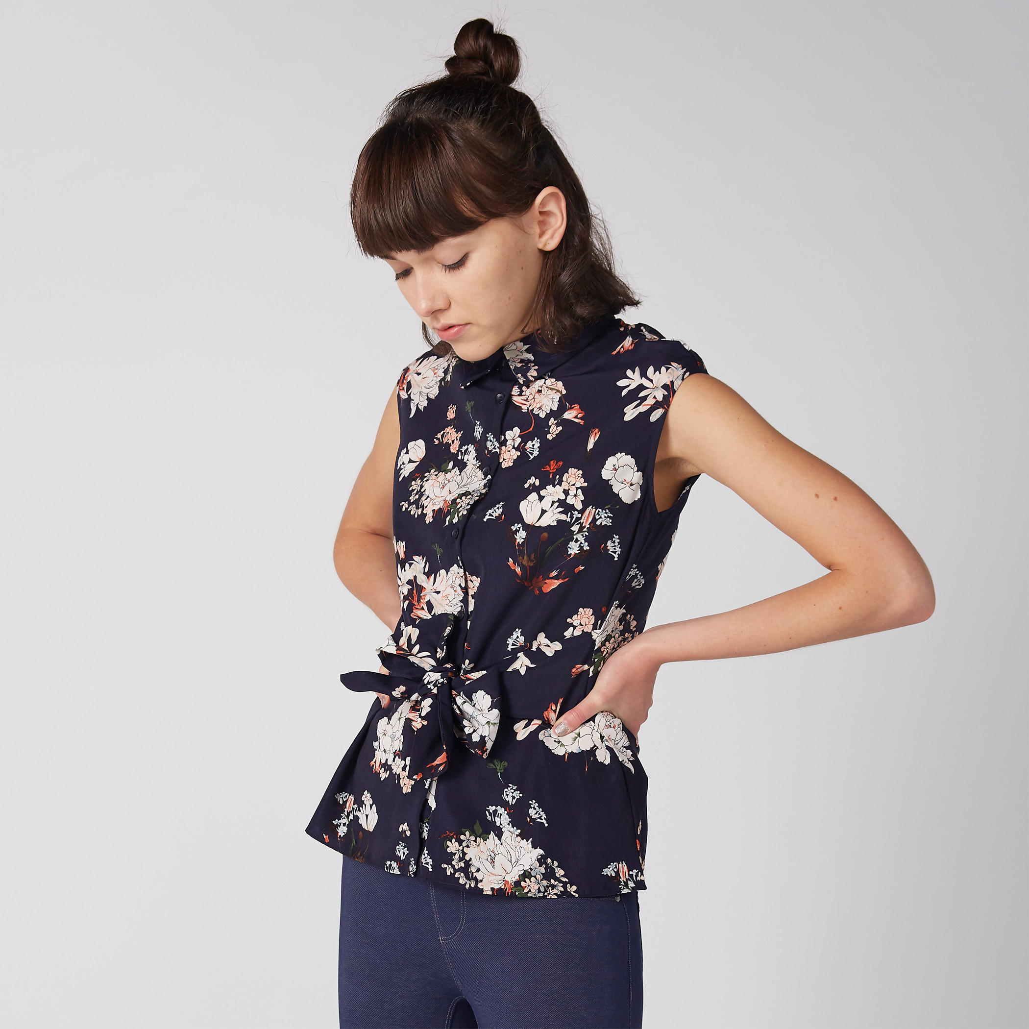 قميص دون أكمام بأزرار وأربطة وطبعات أزهار-women-clothing-shirtsandblouses-shirts-image-2