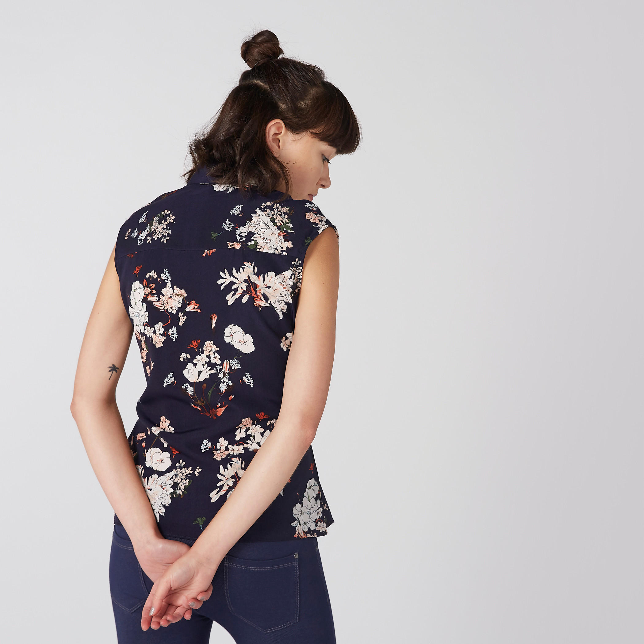 قميص دون أكمام بأزرار وأربطة وطبعات أزهار-women-clothing-shirtsandblouses-shirts-image-4