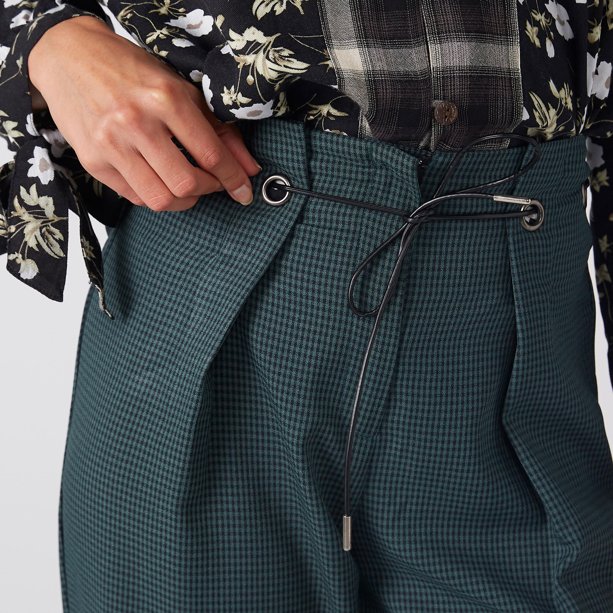 بنطال كاروهات بأربطة-women-clothing-bottoms-trousers-image-1