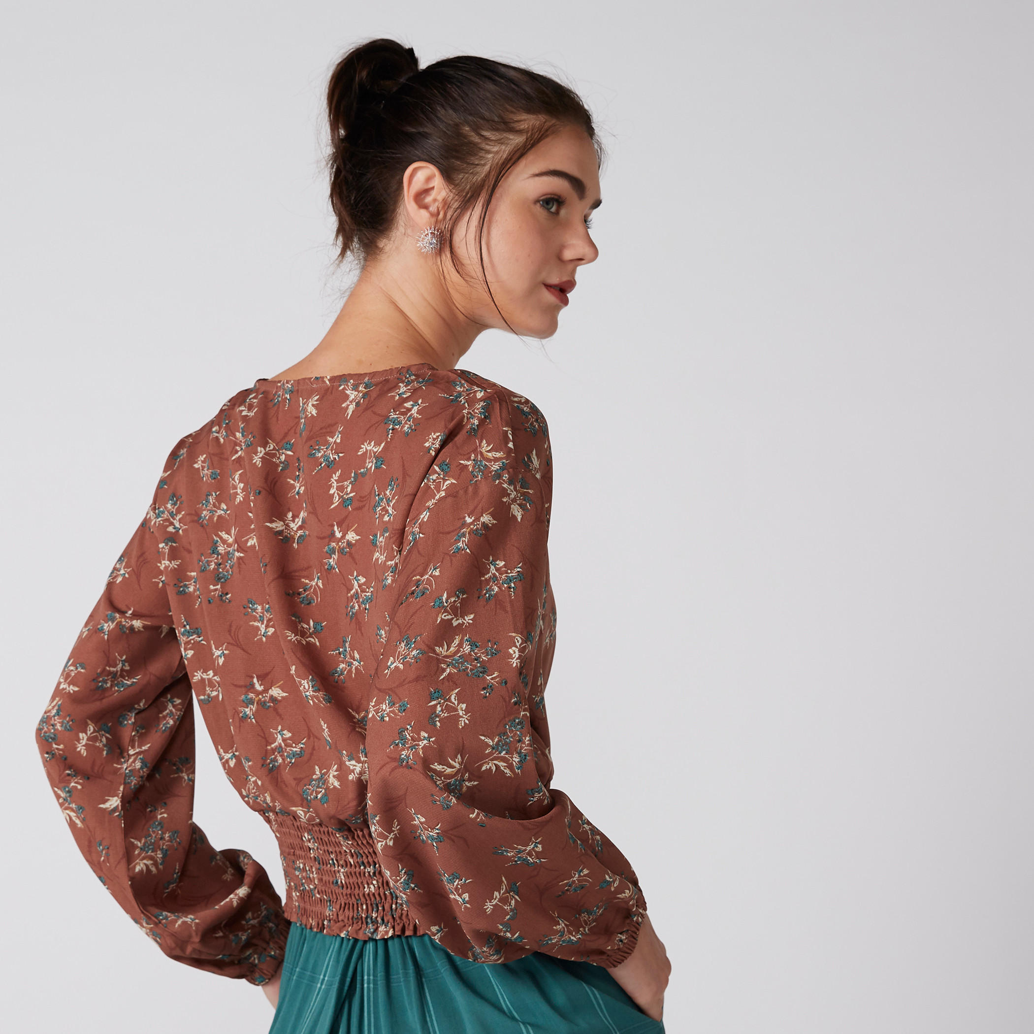 بلوزة بأكمام طويلة ودرزات وطبعات-women-clothing-shirtsandblouses-blouses-image-2