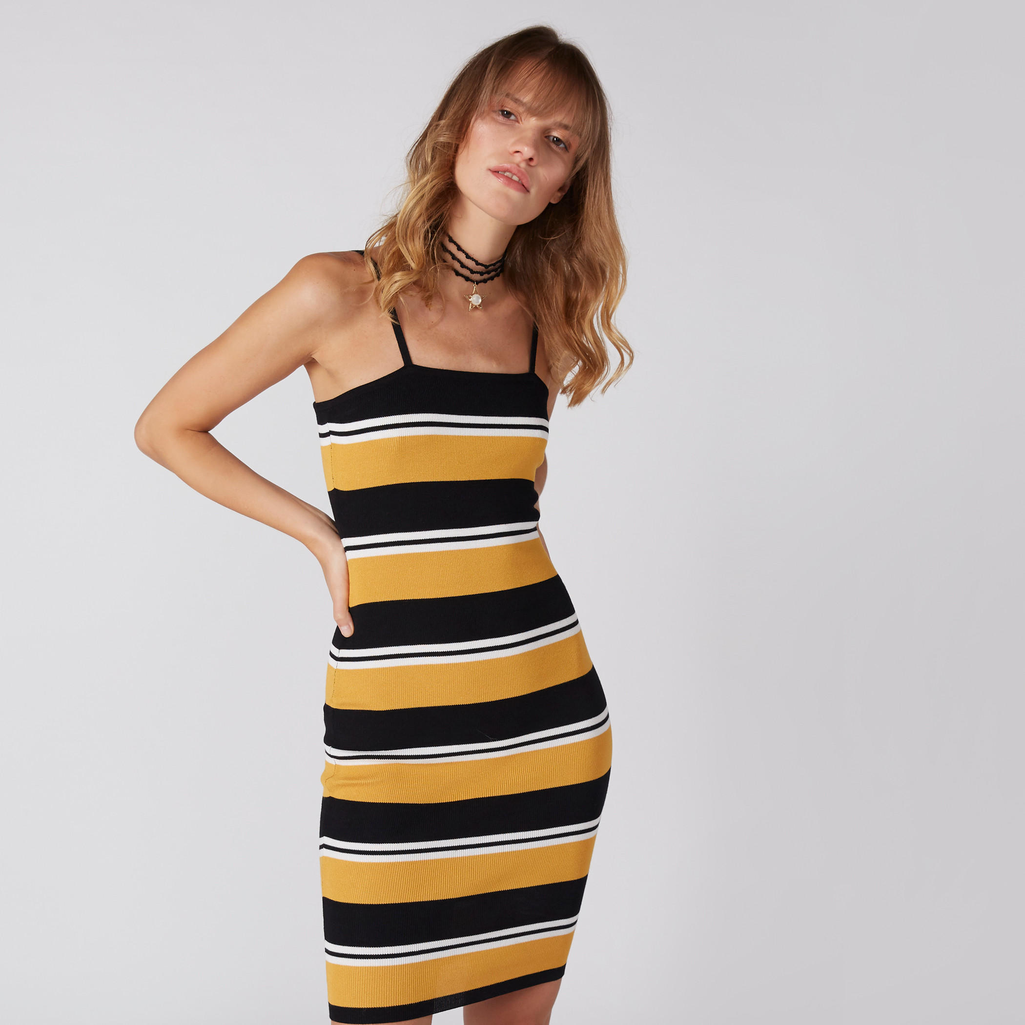 فستان مقلّم بقصّة ضيّقة وحمّالات رفيعة-women-clothing-dresses-image-1