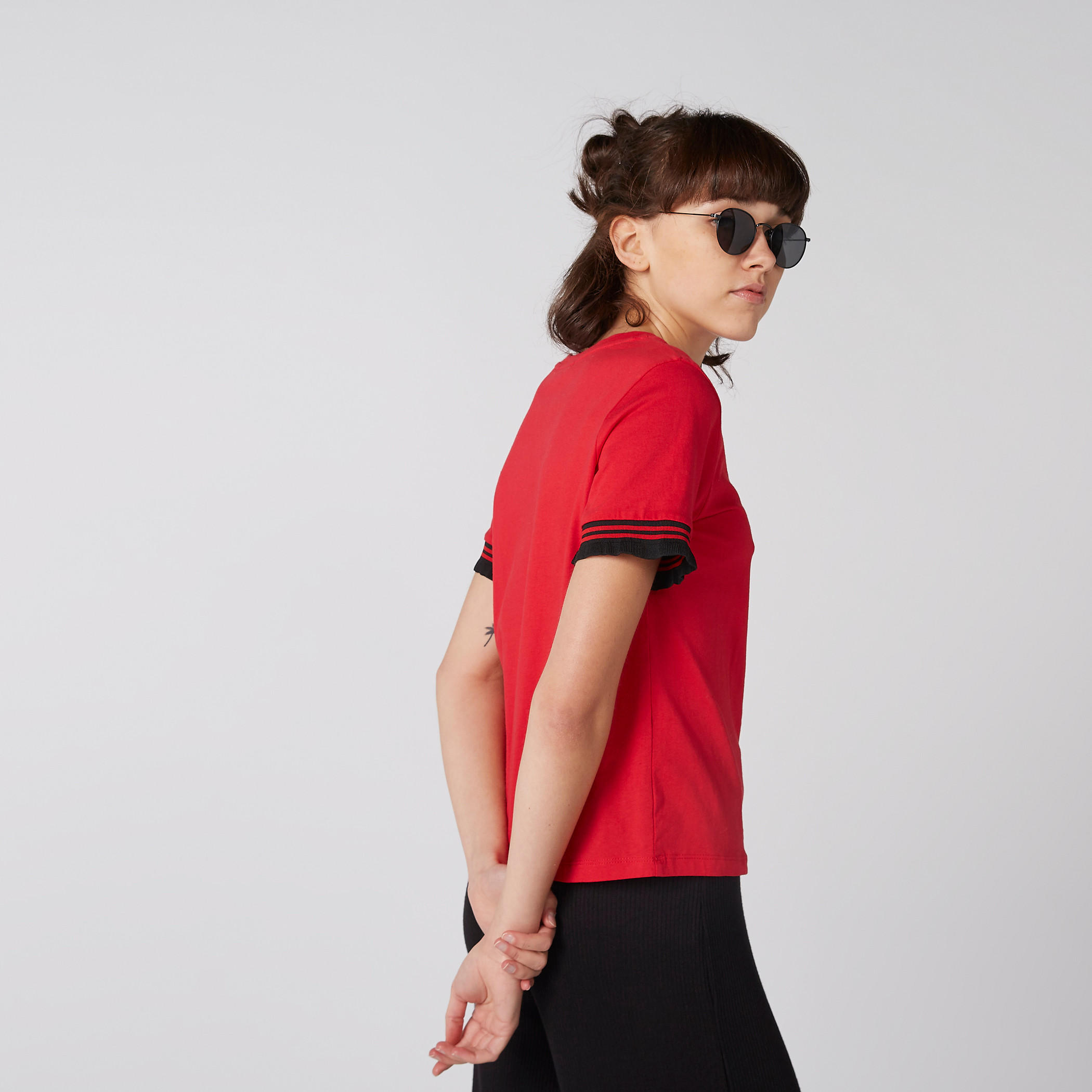بلوزة بطبعات وياقة مستديرة وأكمام قصيرة-women-clothing-tshirts-image-1