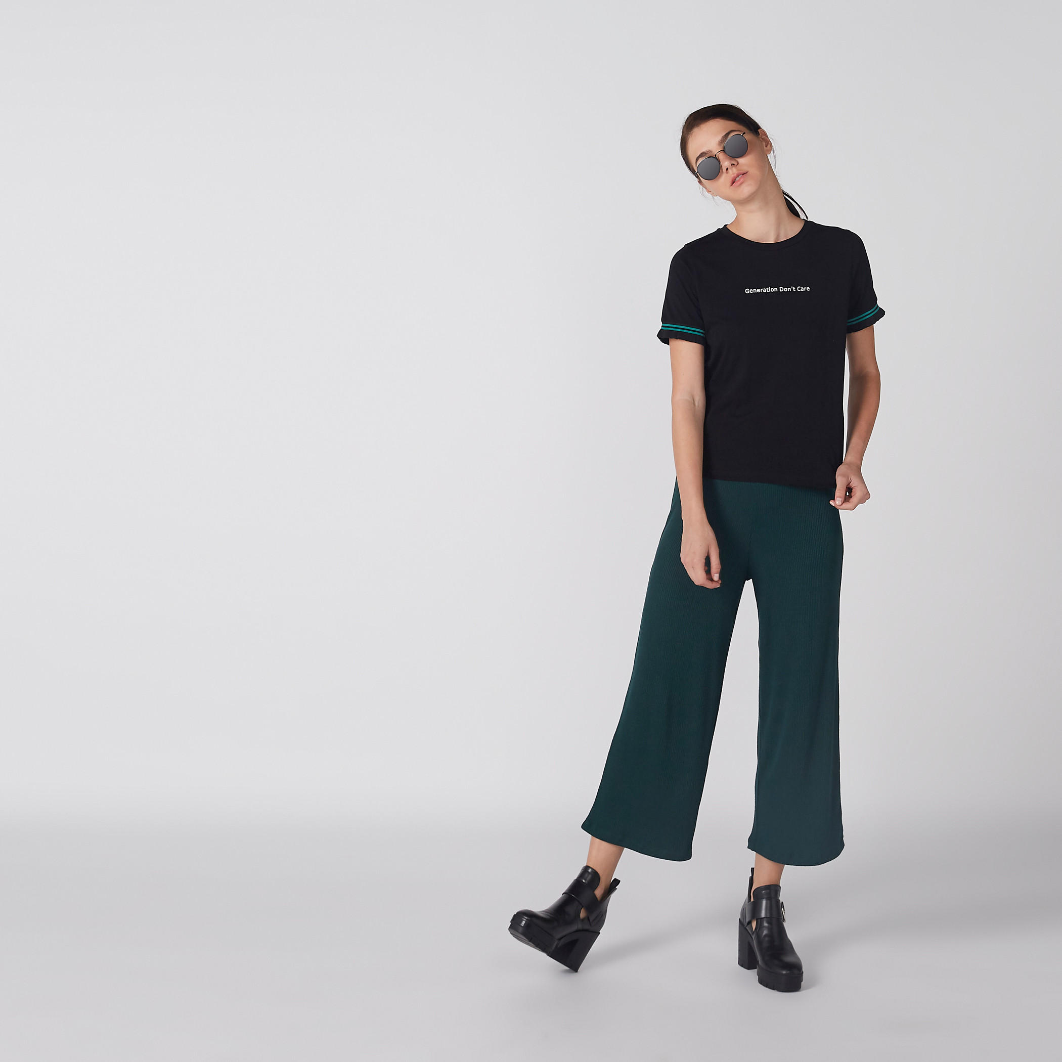 بلوزة بياقة مستديرة وأكمام قصيرة وطبعات-women-clothing-tshirts-image-4