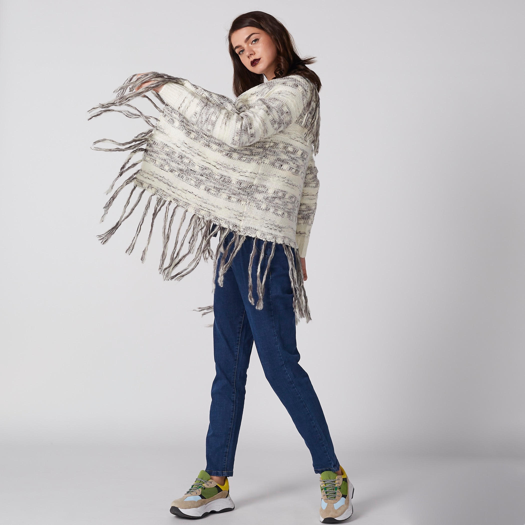 سترة مفتوحة من المقدّمة بأكمام طويلة وشراشيب-women-winterwear-cardigansandjumpers-cardigans-image-2