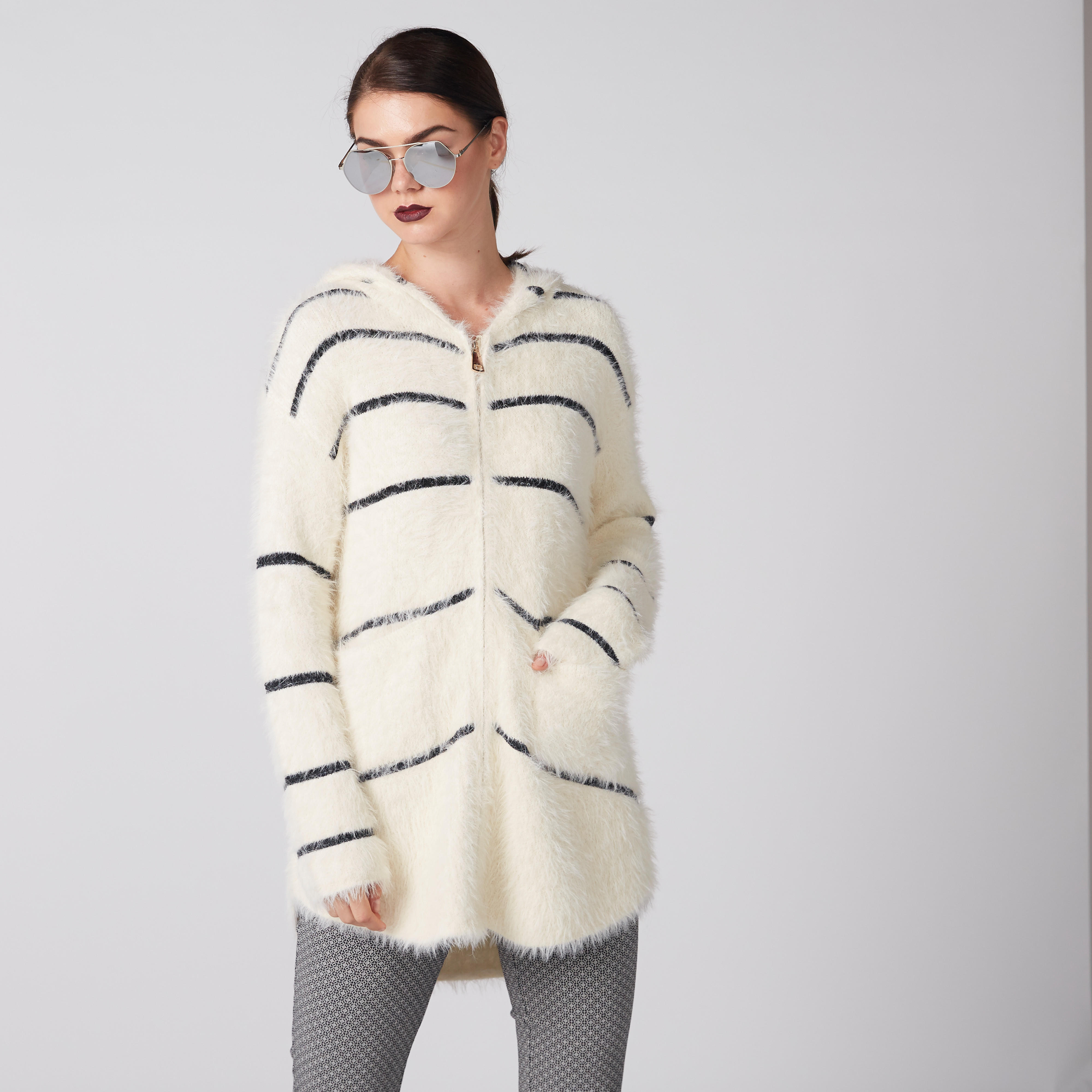 جاكيت مقلّم بقبّعة وأكمام طويلة-women-winterwear-coatsandjackets-jackets-image-3
