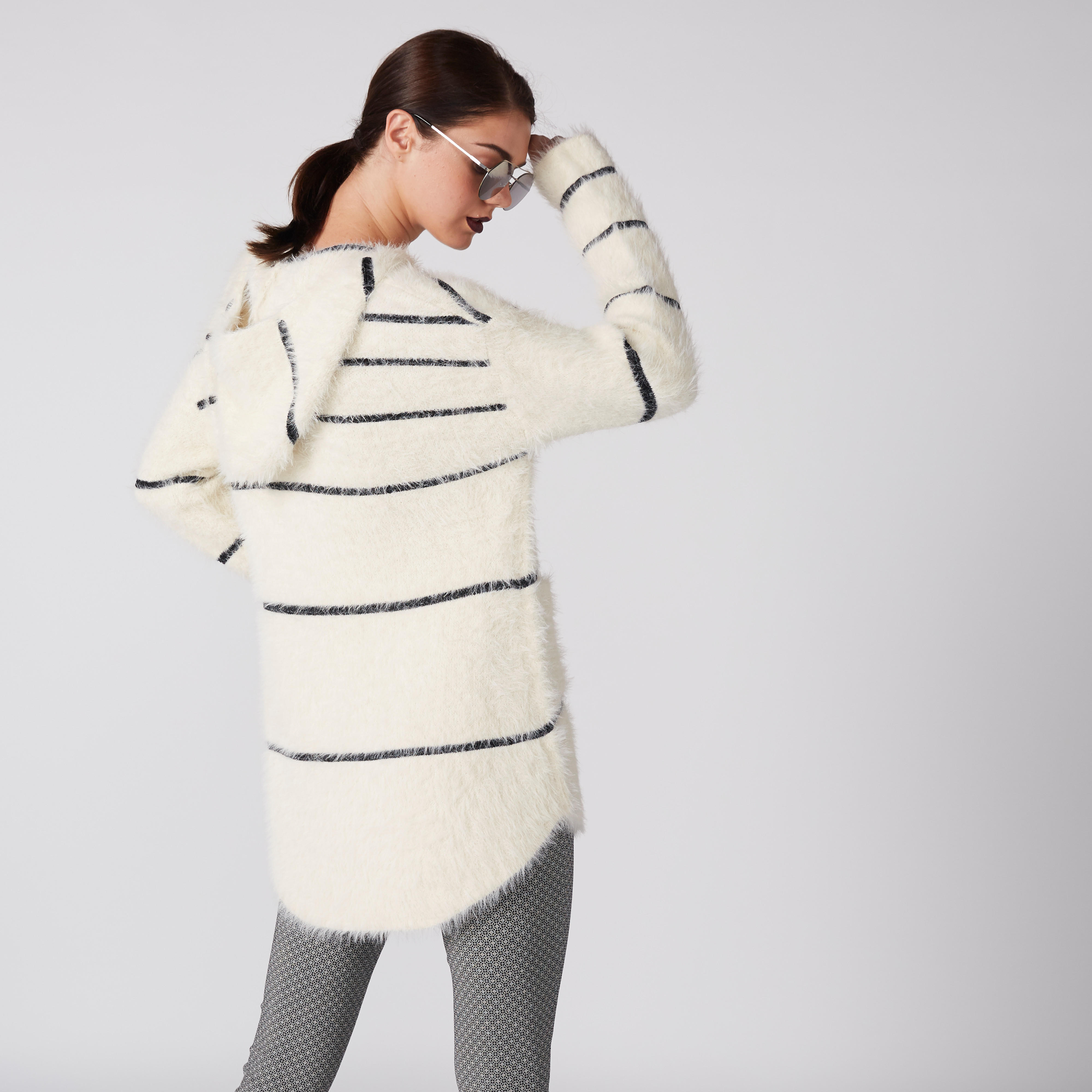 جاكيت مقلّم بقبّعة وأكمام طويلة-women-winterwear-coatsandjackets-jackets-image-4