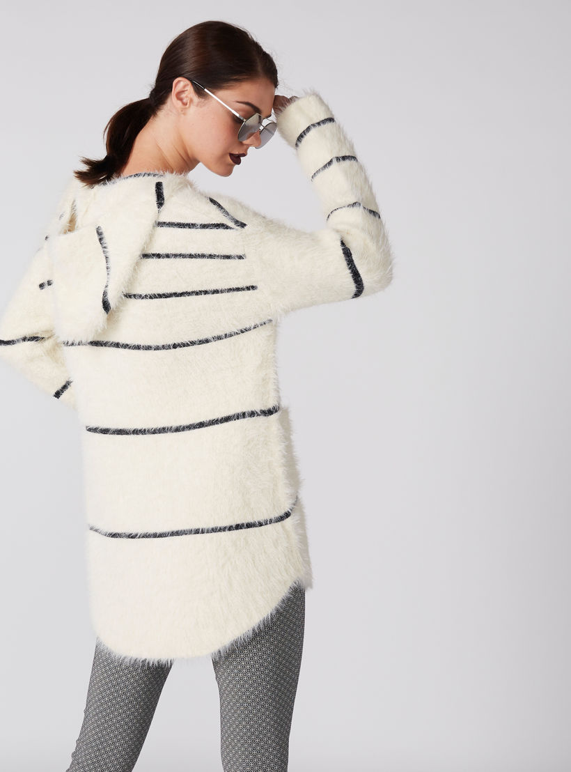 جاكيت مقلّم بقبّعة وأكمام طويلة-women-winterwear-coatsandjackets-jackets-image-4