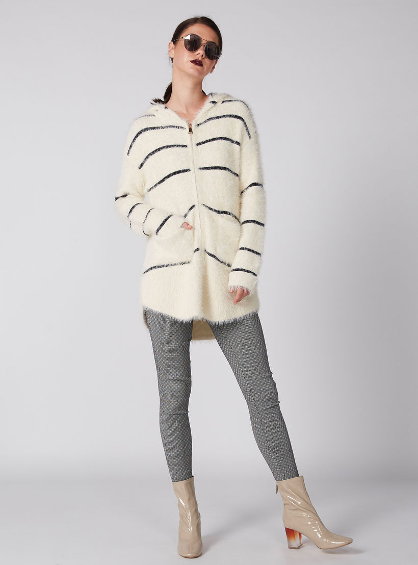 جاكيت مقلّم بقبّعة وأكمام طويلة-women-winterwear-coatsandjackets-jackets-image-6