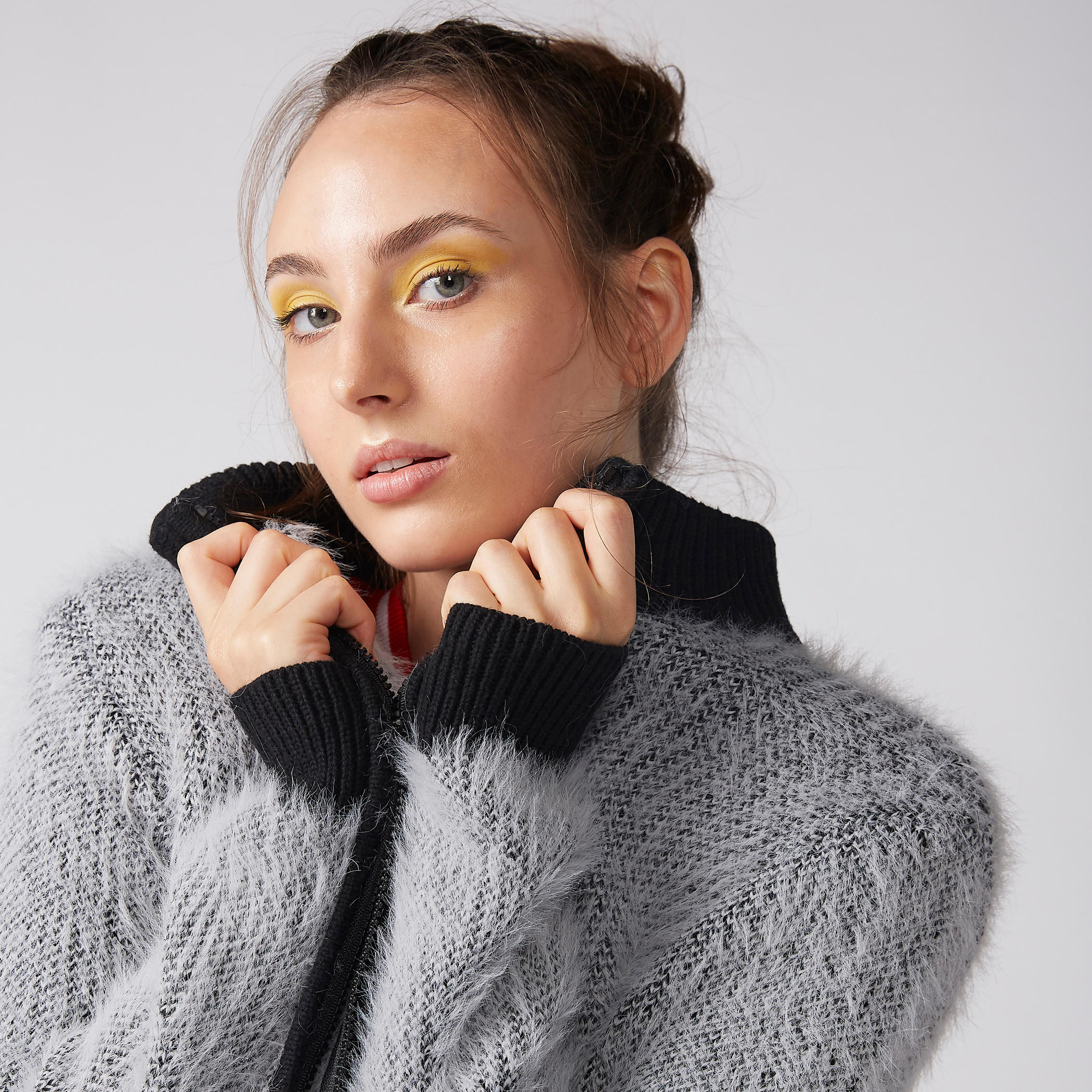 جاكيت بارز الملمس بأكمام طويلة وسحّاب إغلاق وجيوب-women-winterwear-coatsandjackets-jackets-image-2