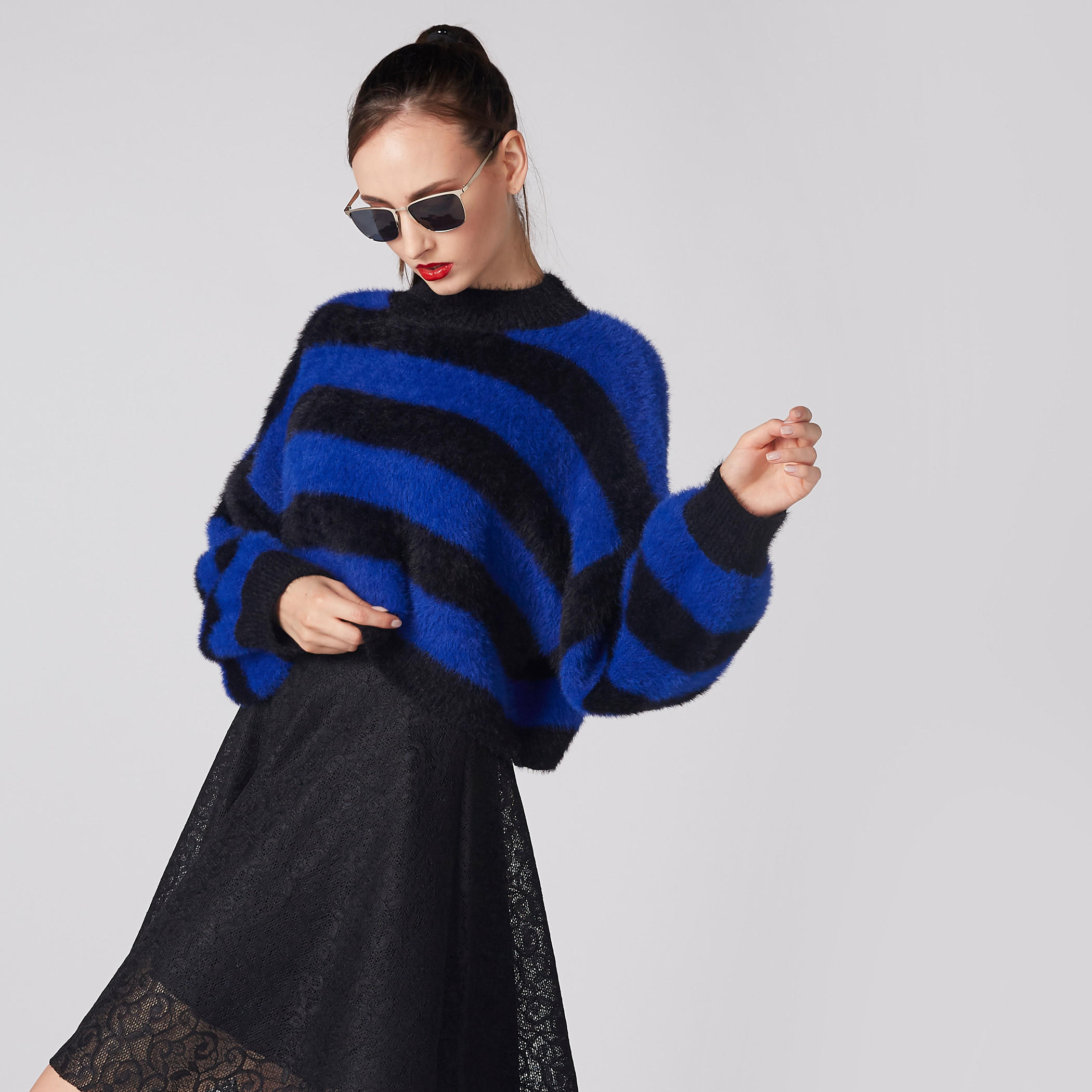 سويتر قصير قطيفة مقلّم بأكتاف منسدلة-women-clothing-cardigansandjumpers-jumpers-image-3