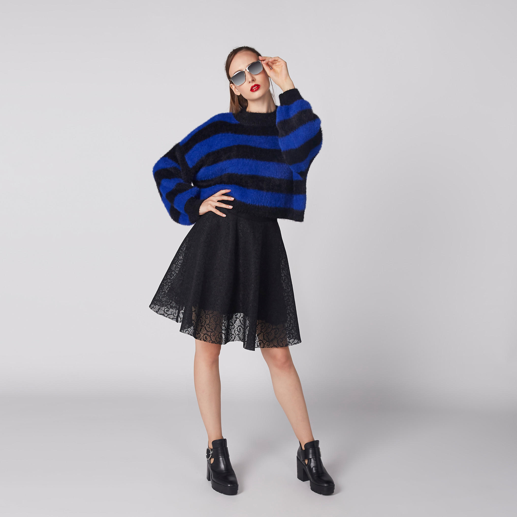 سويتر قصير قطيفة مقلّم بأكتاف منسدلة-women-clothing-cardigansandjumpers-jumpers-image-2