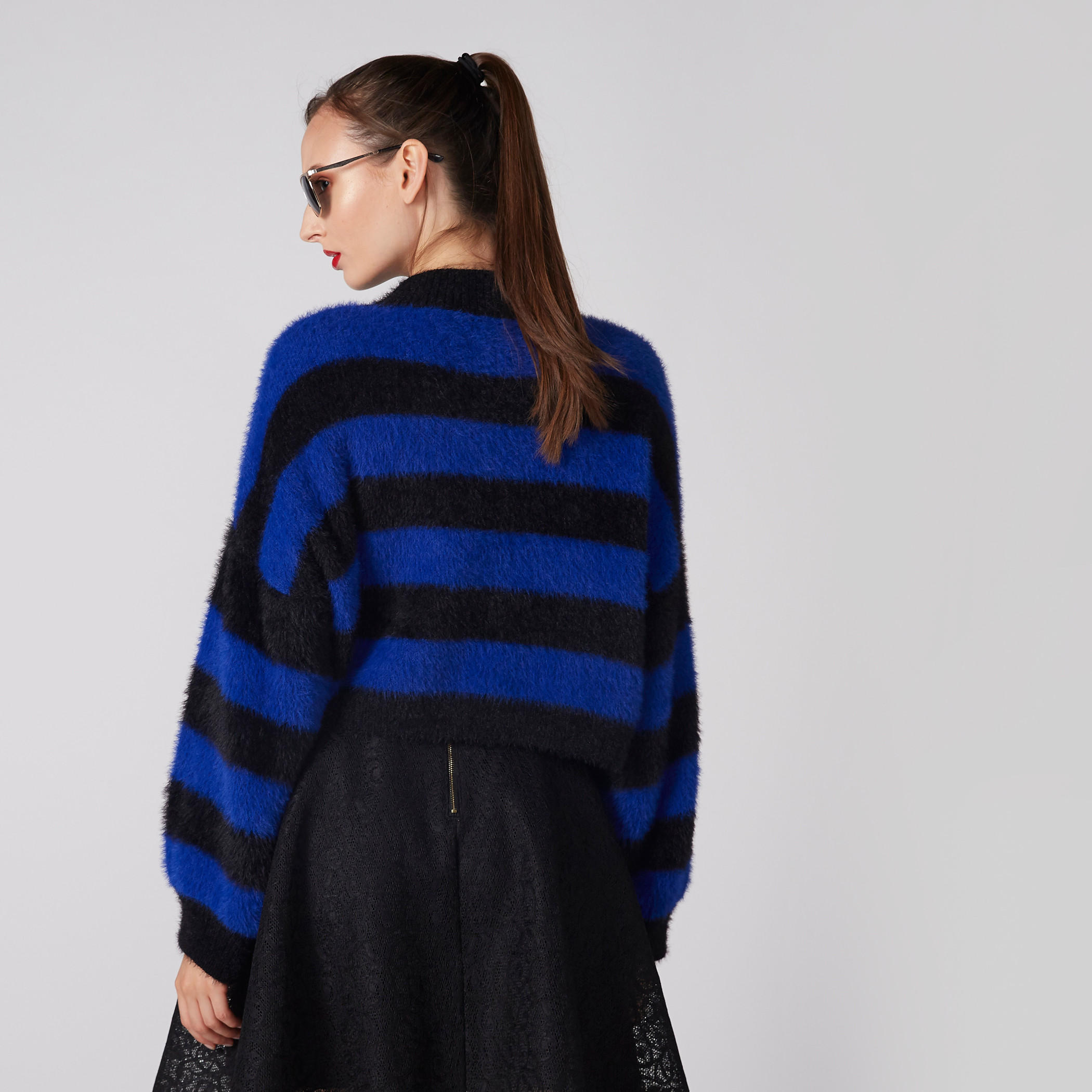 سويتر قصير قطيفة مقلّم بأكتاف منسدلة-women-clothing-cardigansandjumpers-jumpers-image-1
