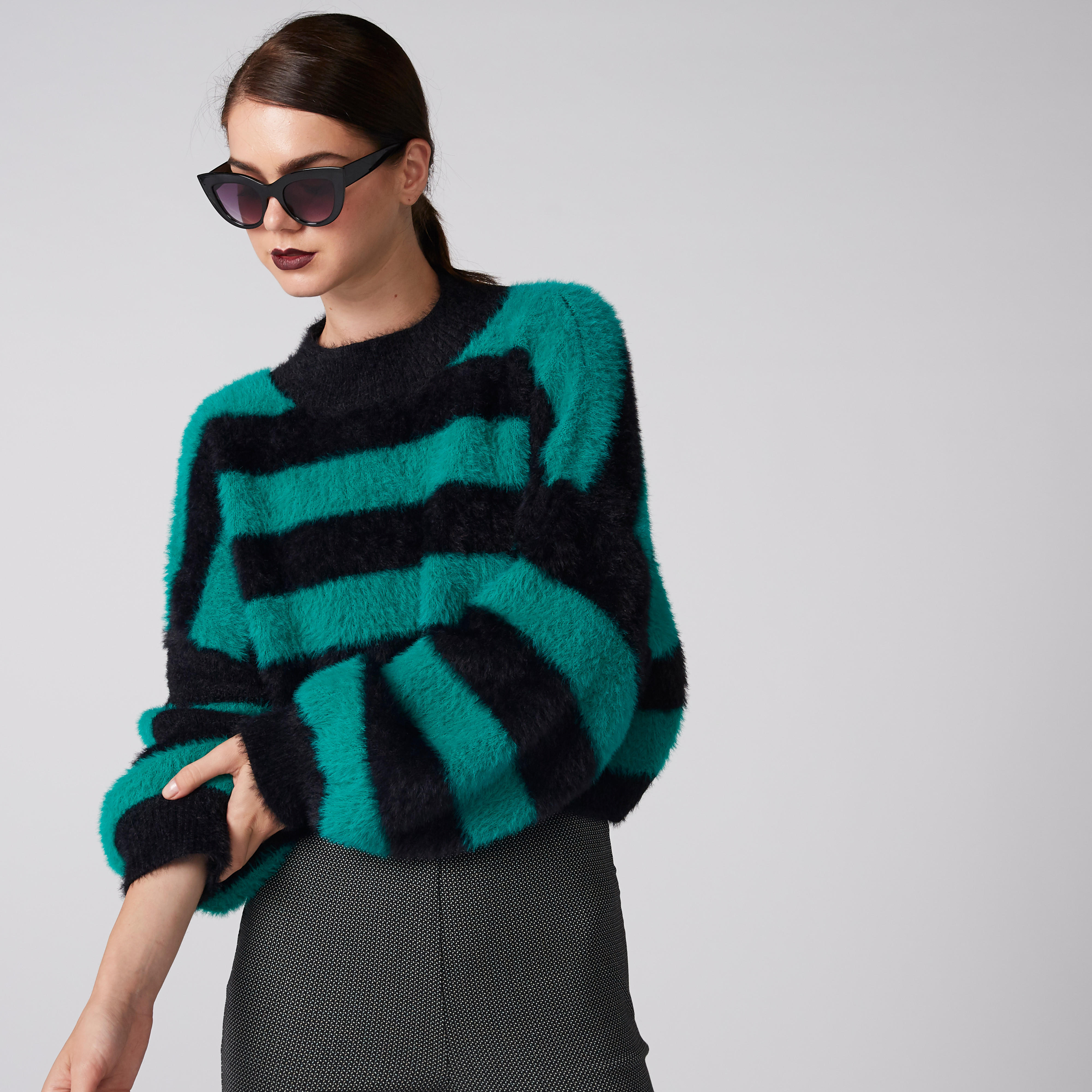 كنزة مقلّمة مقاس كبير بتفاصيل قطيفة وأكمام طويلة-women-clothing-cardigansandjumpers-jumpers-image-2