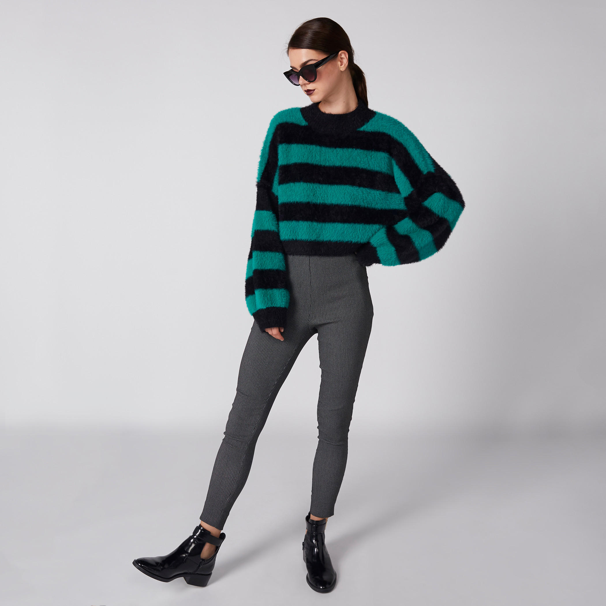 كنزة مقلّمة مقاس كبير بتفاصيل قطيفة وأكمام طويلة-women-clothing-cardigansandjumpers-jumpers-image-6