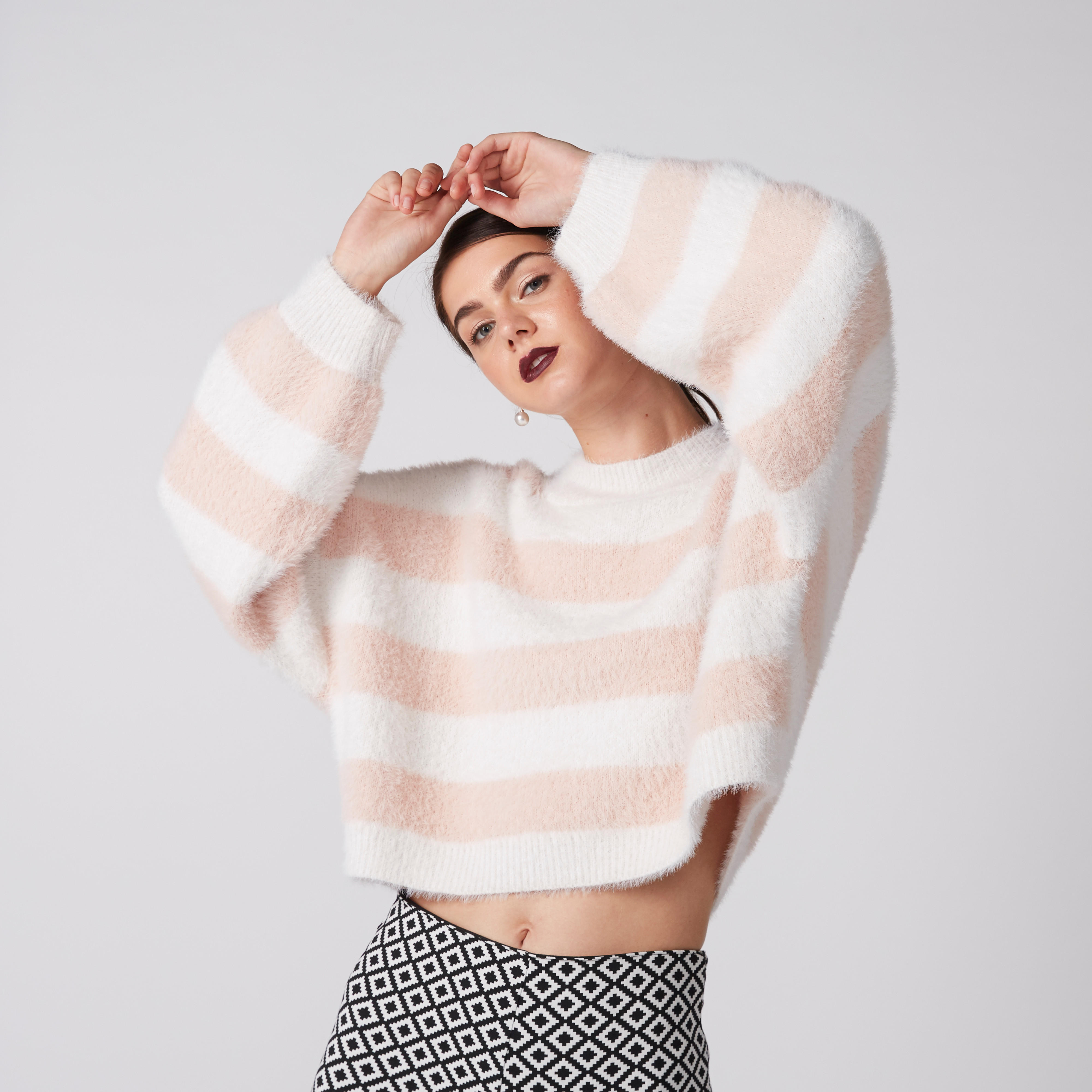 كنزة مقلّمة مقاس كبير بتفاصيل قطيفة وأكمام طويلة-women-clothing-cardigansandjumpers-jumpers-image-1