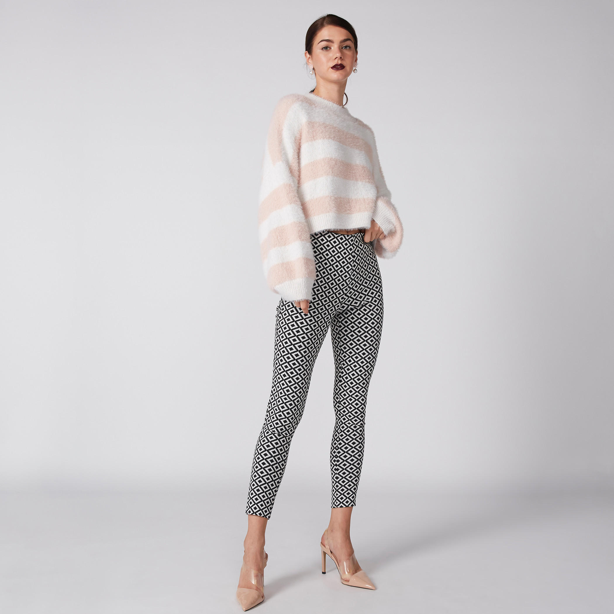 كنزة مقلّمة مقاس كبير بتفاصيل قطيفة وأكمام طويلة-women-clothing-cardigansandjumpers-jumpers-image-3
