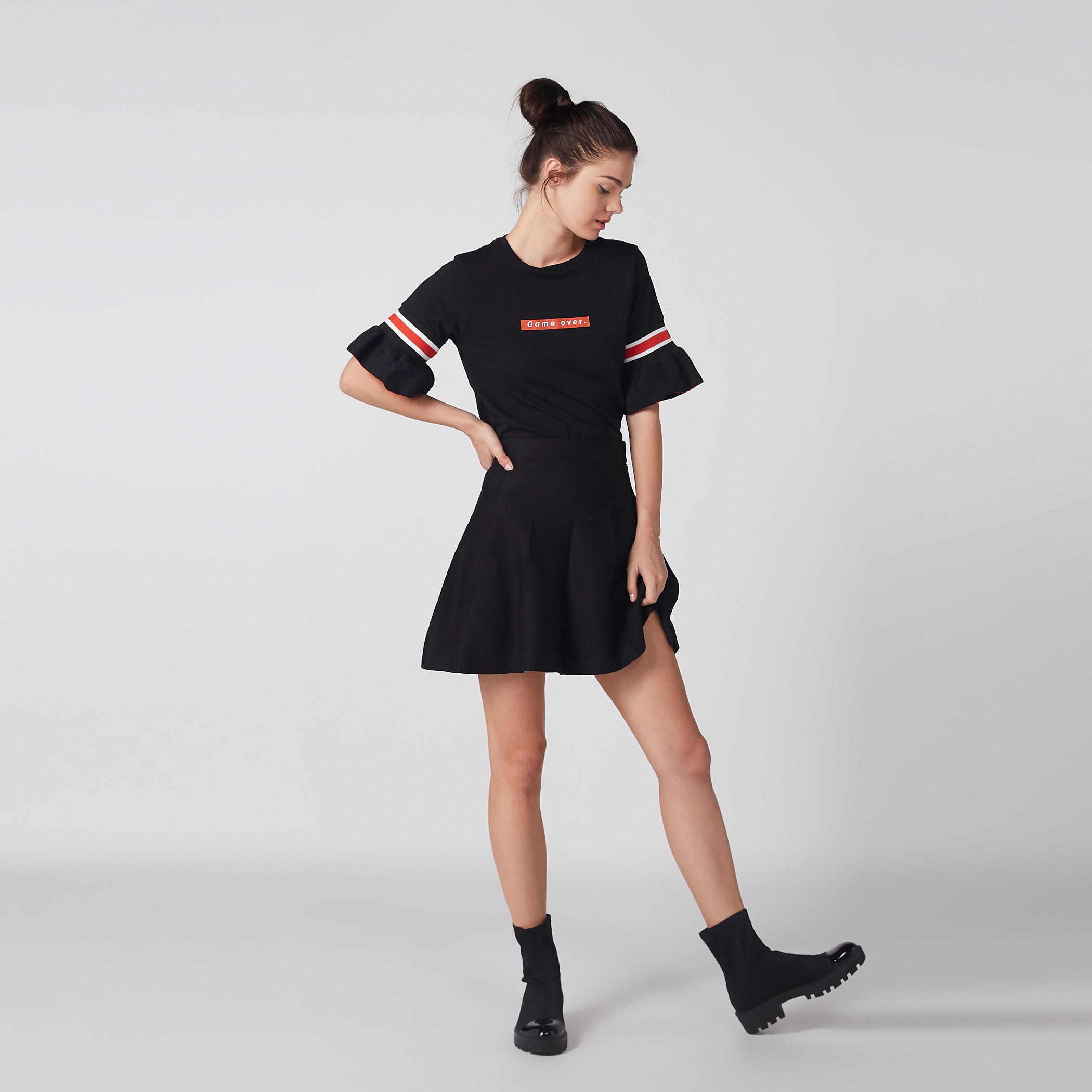 تنورة واسعة وقصيرة بثنيات-women-clothing-bottoms-skirts-image-1