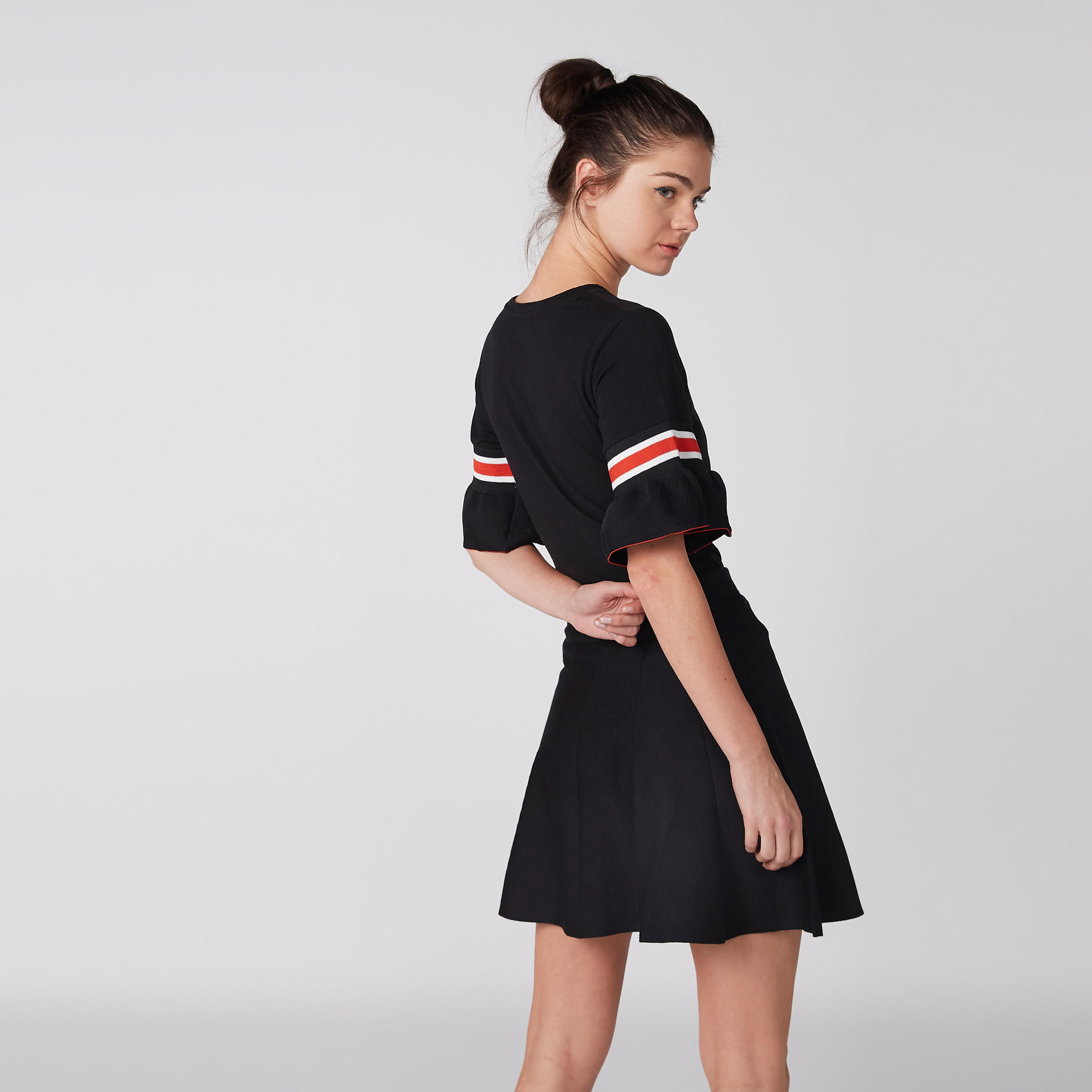 تنورة واسعة وقصيرة بثنيات-women-clothing-bottoms-skirts-image-4