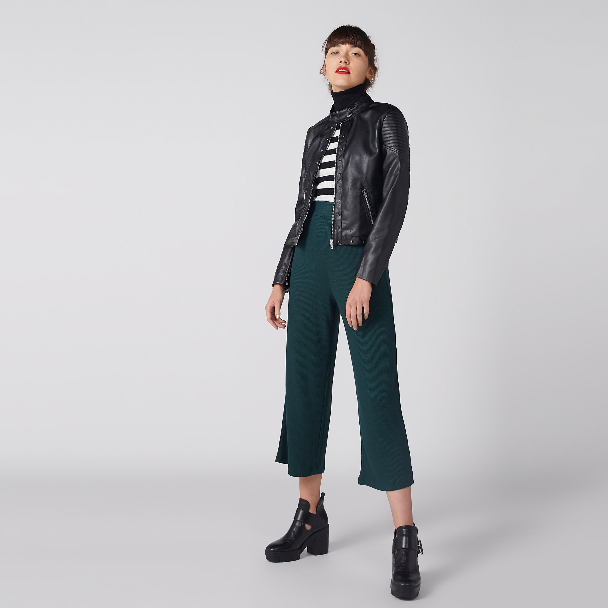بلوزة مقلمة دون أكمام بياقة مستديرة ضيّقة-women-clothing-tshirts-image-1