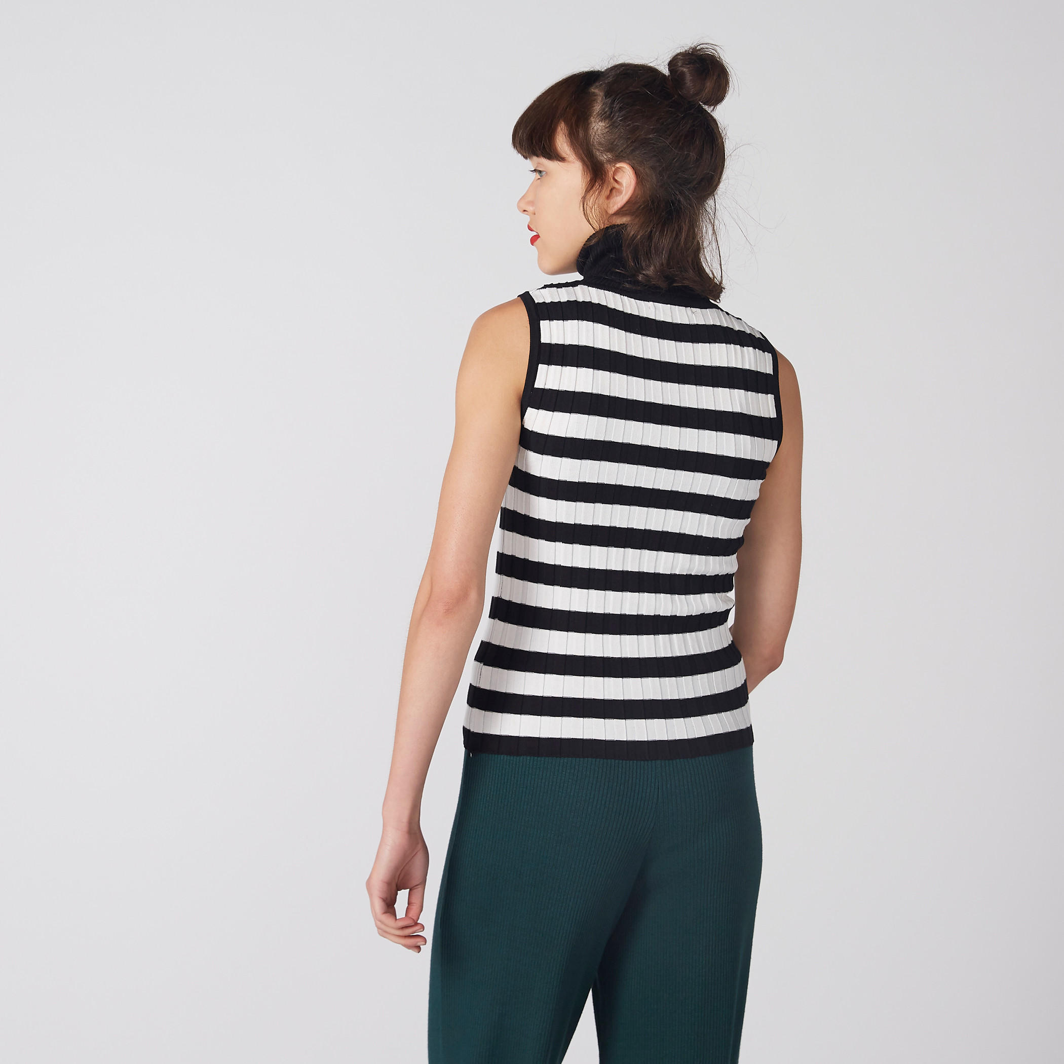 بلوزة مقلمة دون أكمام بياقة مستديرة ضيّقة-women-clothing-tshirts-image-4