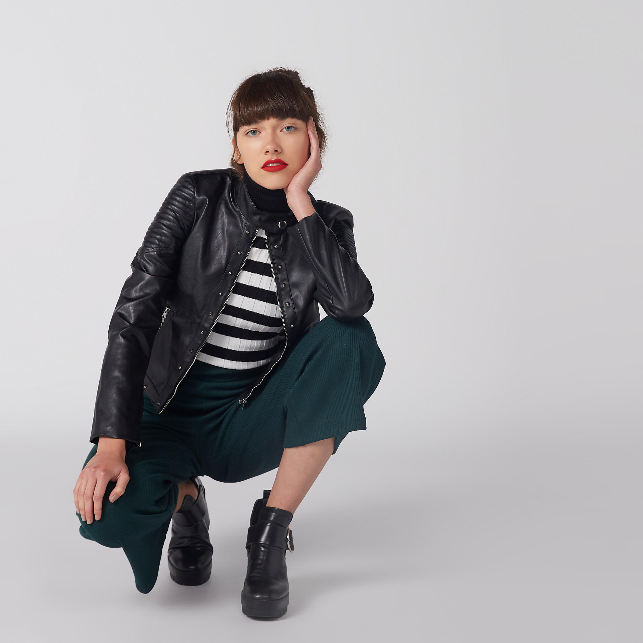 بلوزة مقلمة دون أكمام بياقة مستديرة ضيّقة-women-clothing-tshirts-image-5