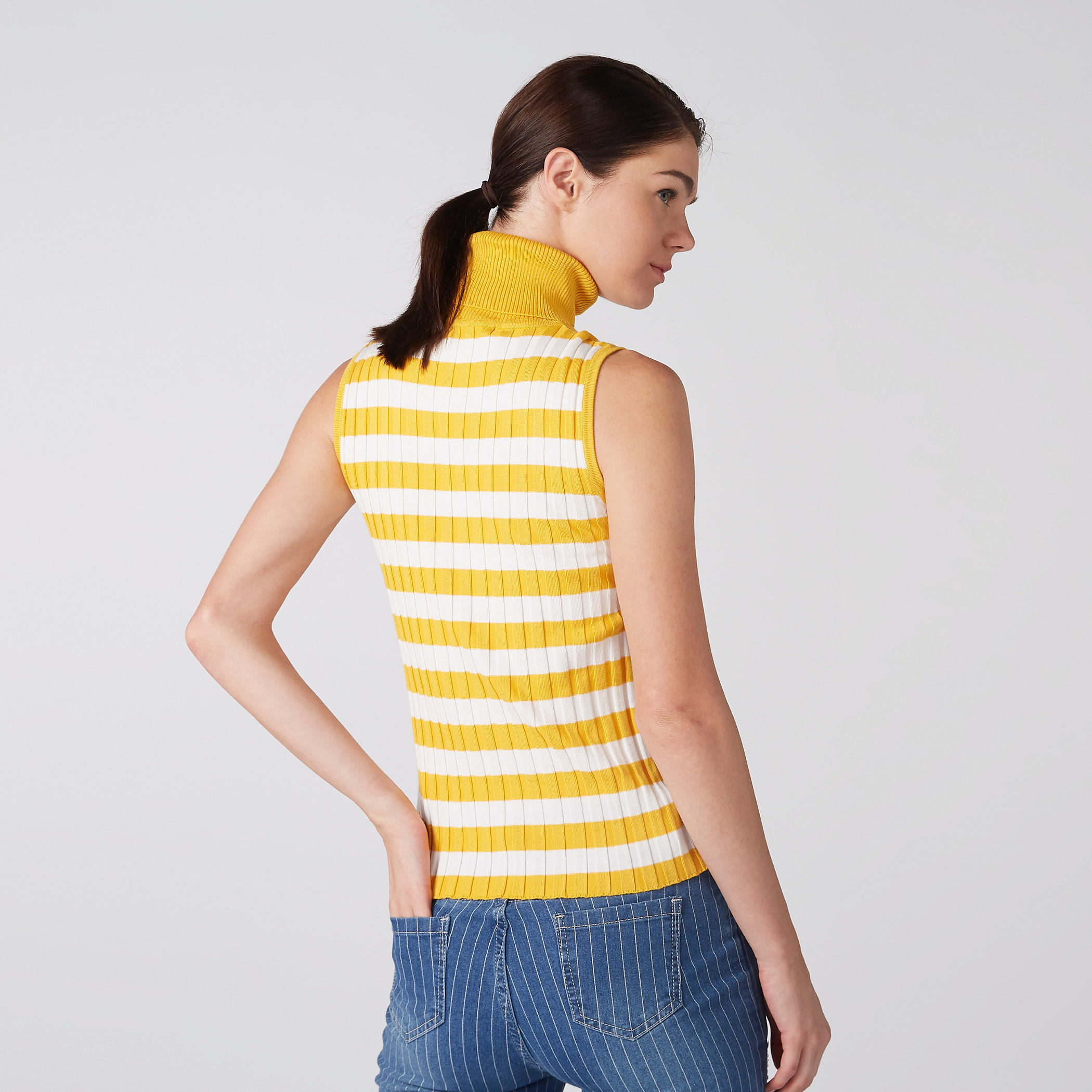 بلوزة مقلّمة دون أكمام بياقة عالية-women-clothing-tshirts-image-4