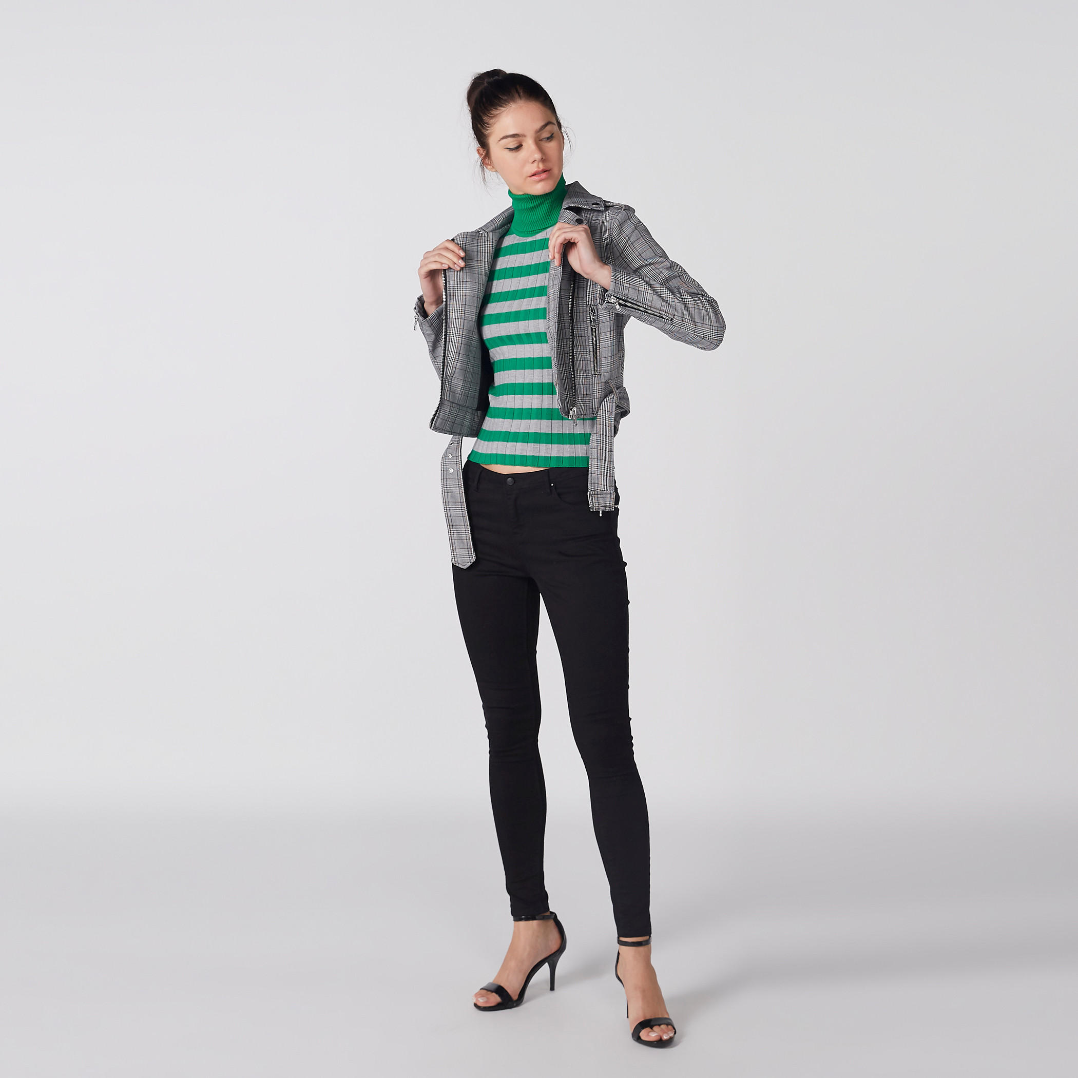 بلوزة مقلّمة دون أكمام بياقة عالية-women-clothing-tshirts-image-4