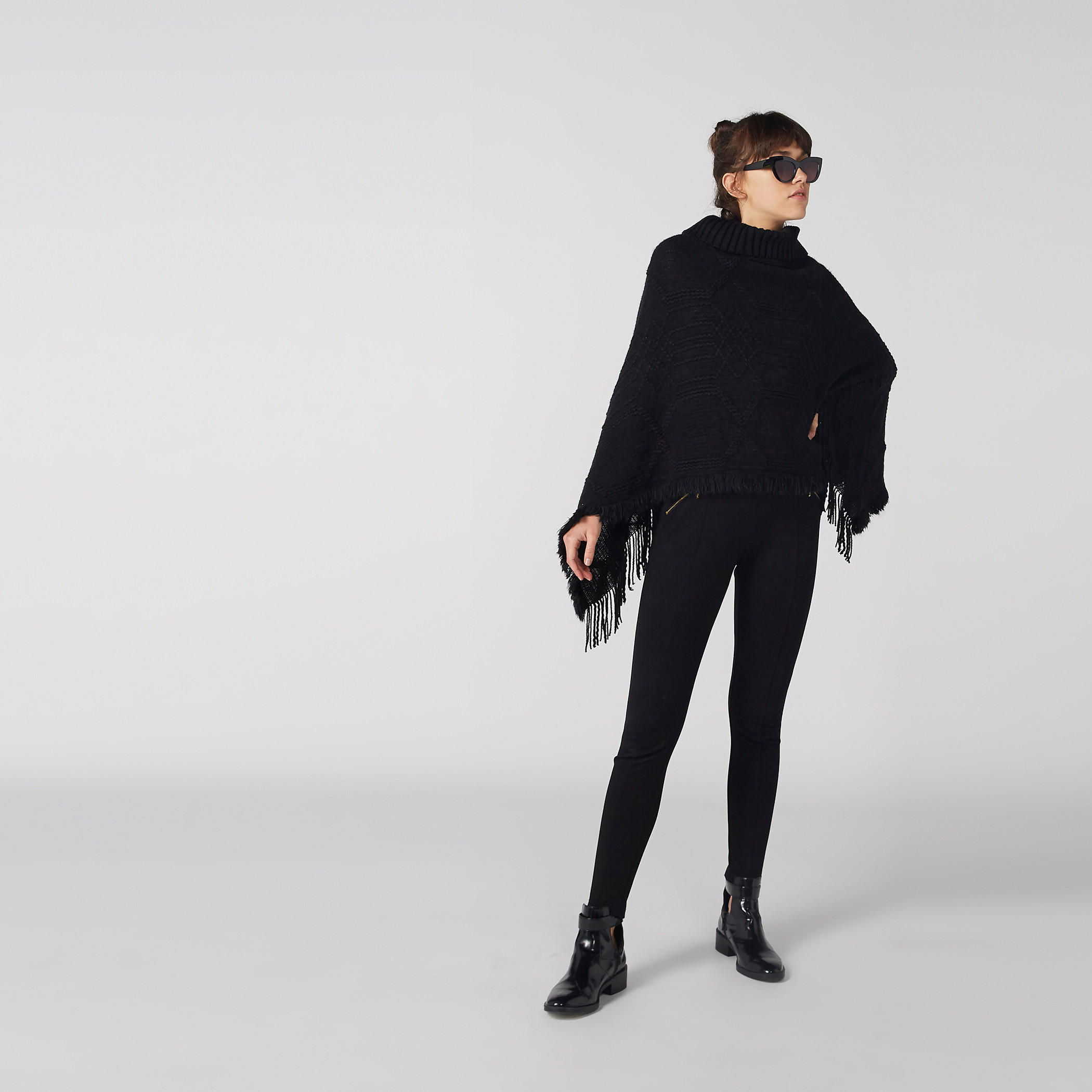 سترة بتصميم بونشو بارز الملمس وياقة مستديرة ضيّقة وشراشيب-women-winterwear-cardigansandjumpers-cardigans-image-1